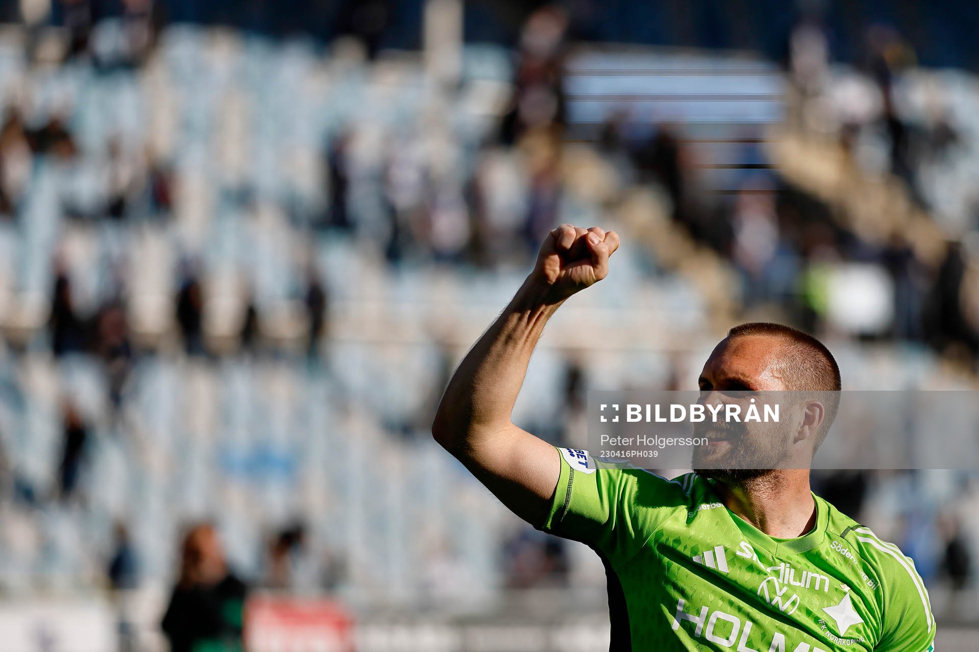 IFK Norrköpings målvakt Oscar Jansson jublar
