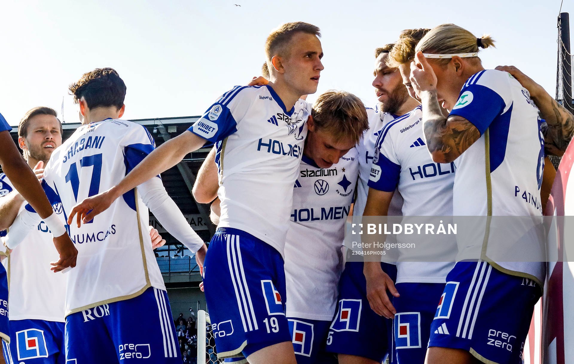 IFK Norrköpings spelare jublar