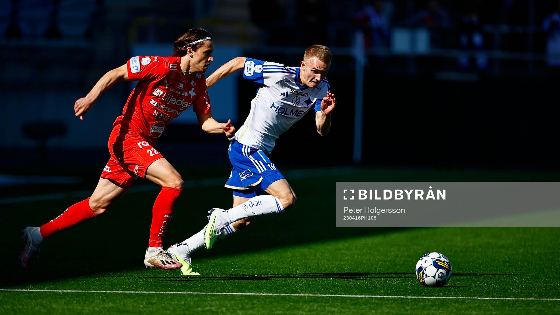 Värnamos Simon Thern och IFK Norrköpings Victor Stange