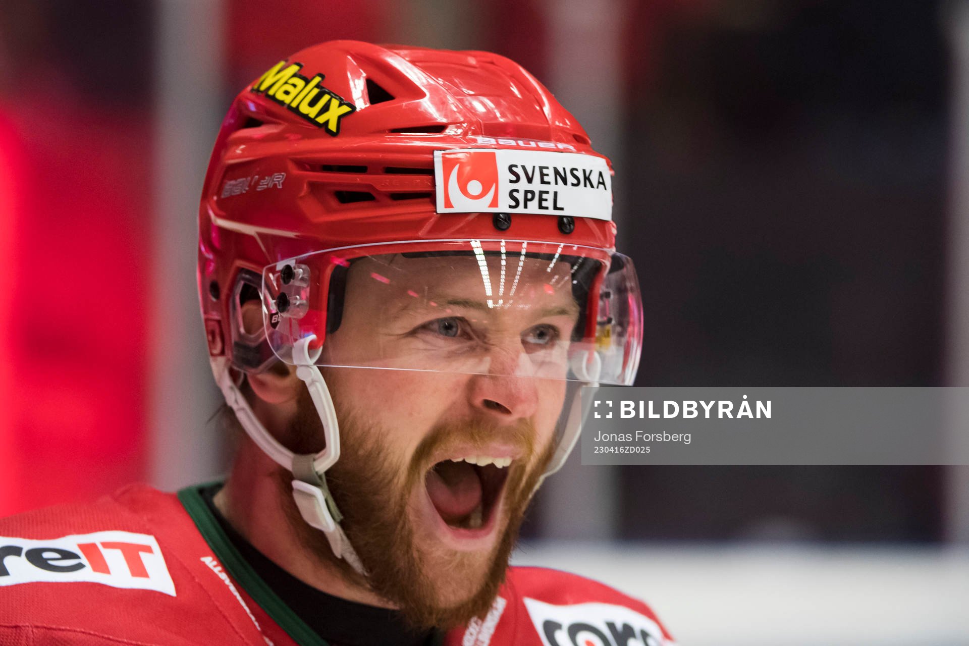 Modos Sebastian Ohlsson jublar