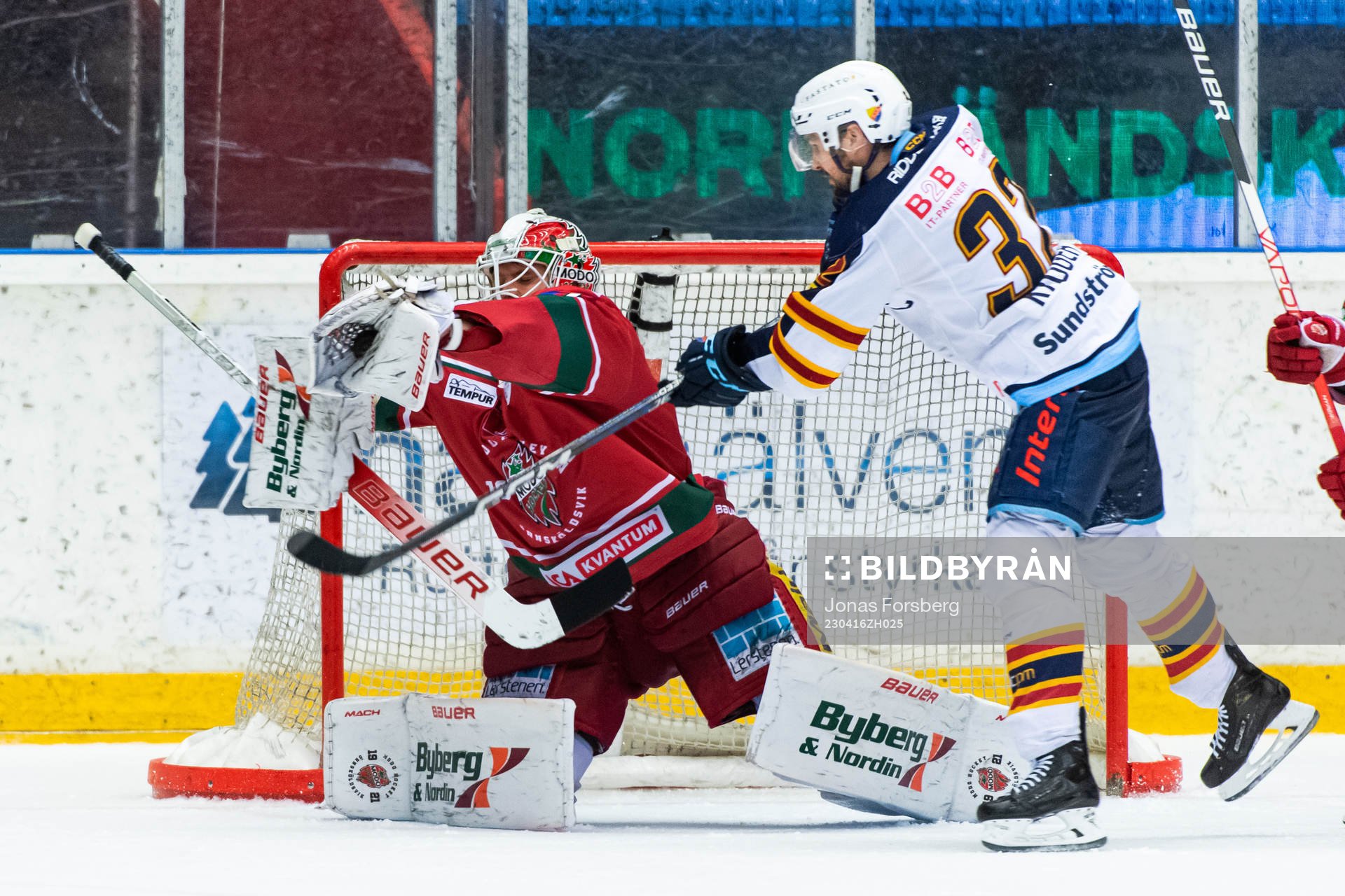 Modos målvakt Kristers Gudlevskis och Djurgårdens Marcus