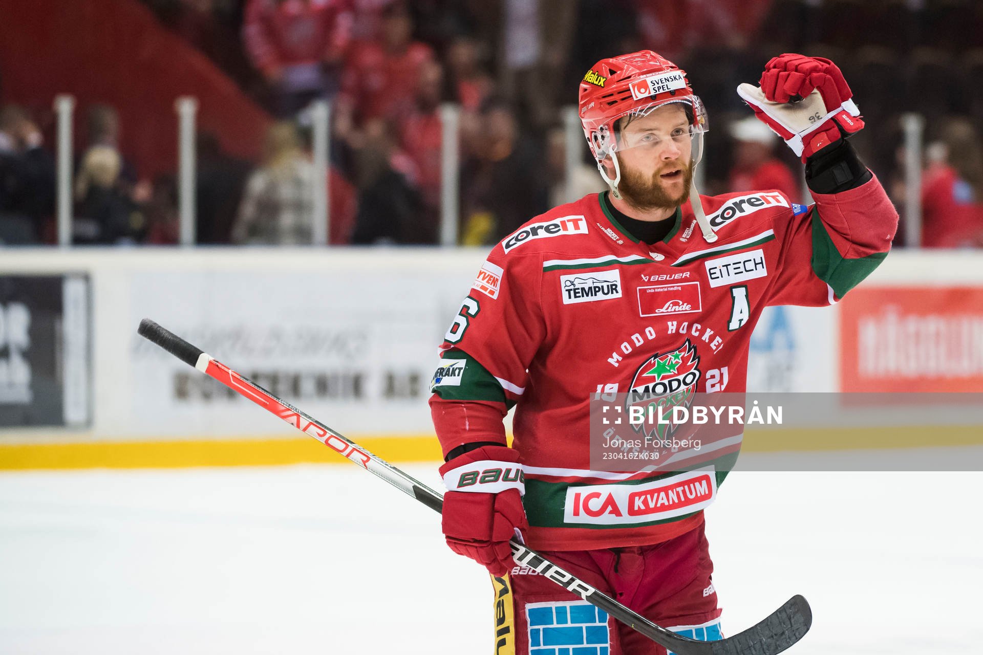 Modos Sebastian Ohlsson jublar