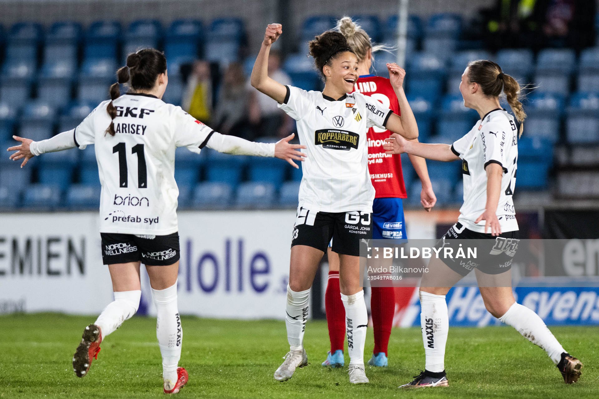 Häckens Felicia Schröder jublar