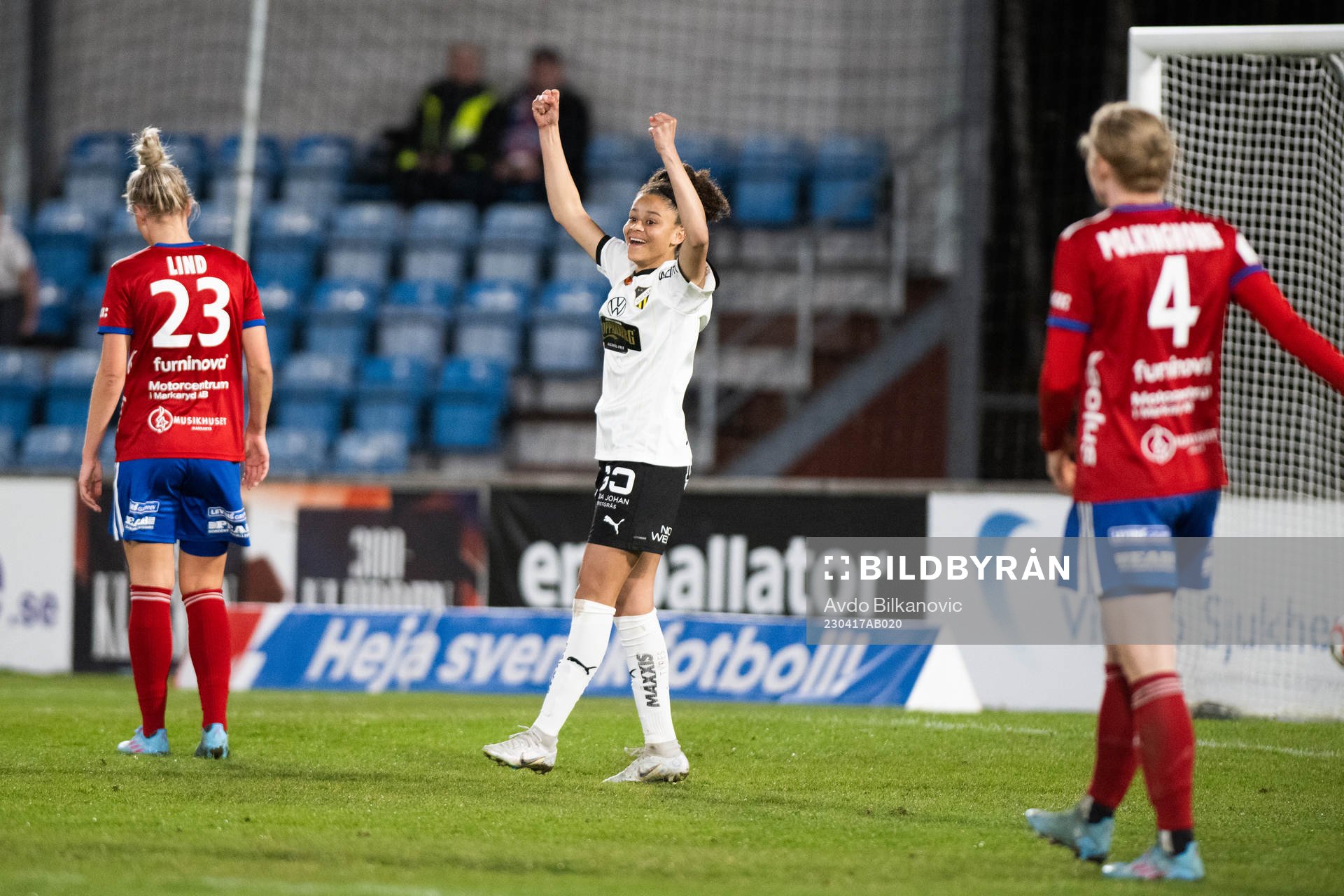 Häckens Felicia Schröder jublar