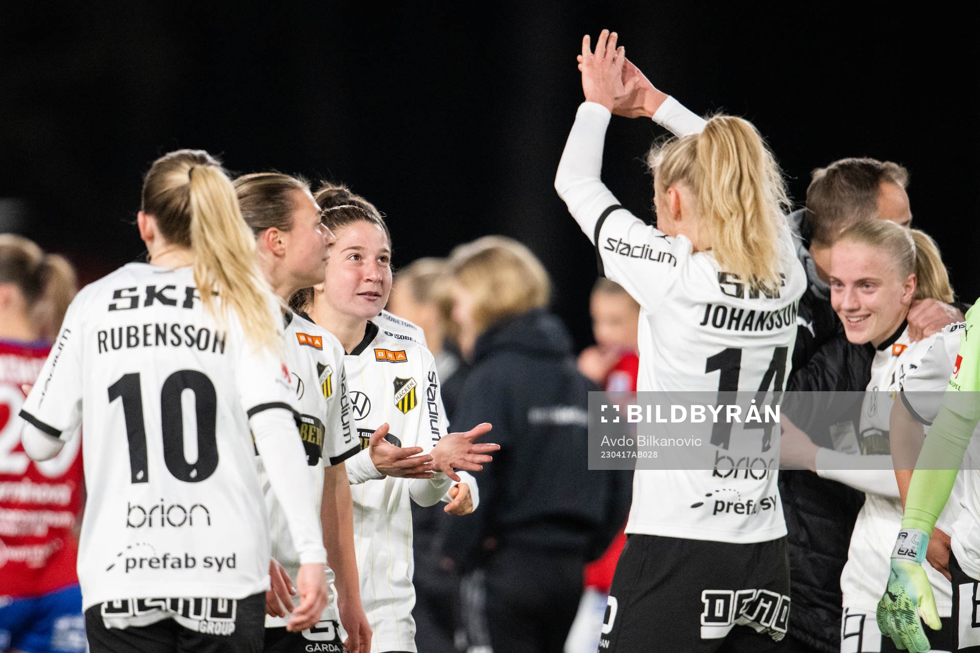 Häckens Ruby Grant och Molly Johansson jublar