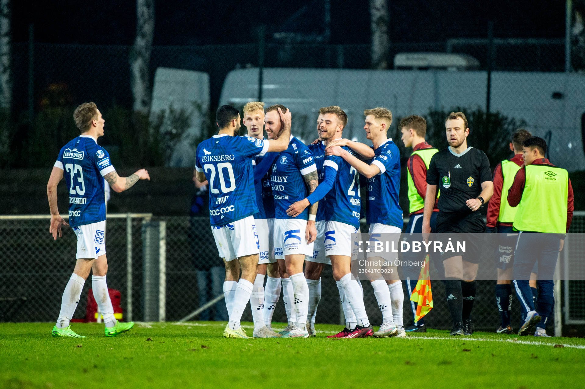 Trelleborgs Filip Bohman jublar med lagkamraterna