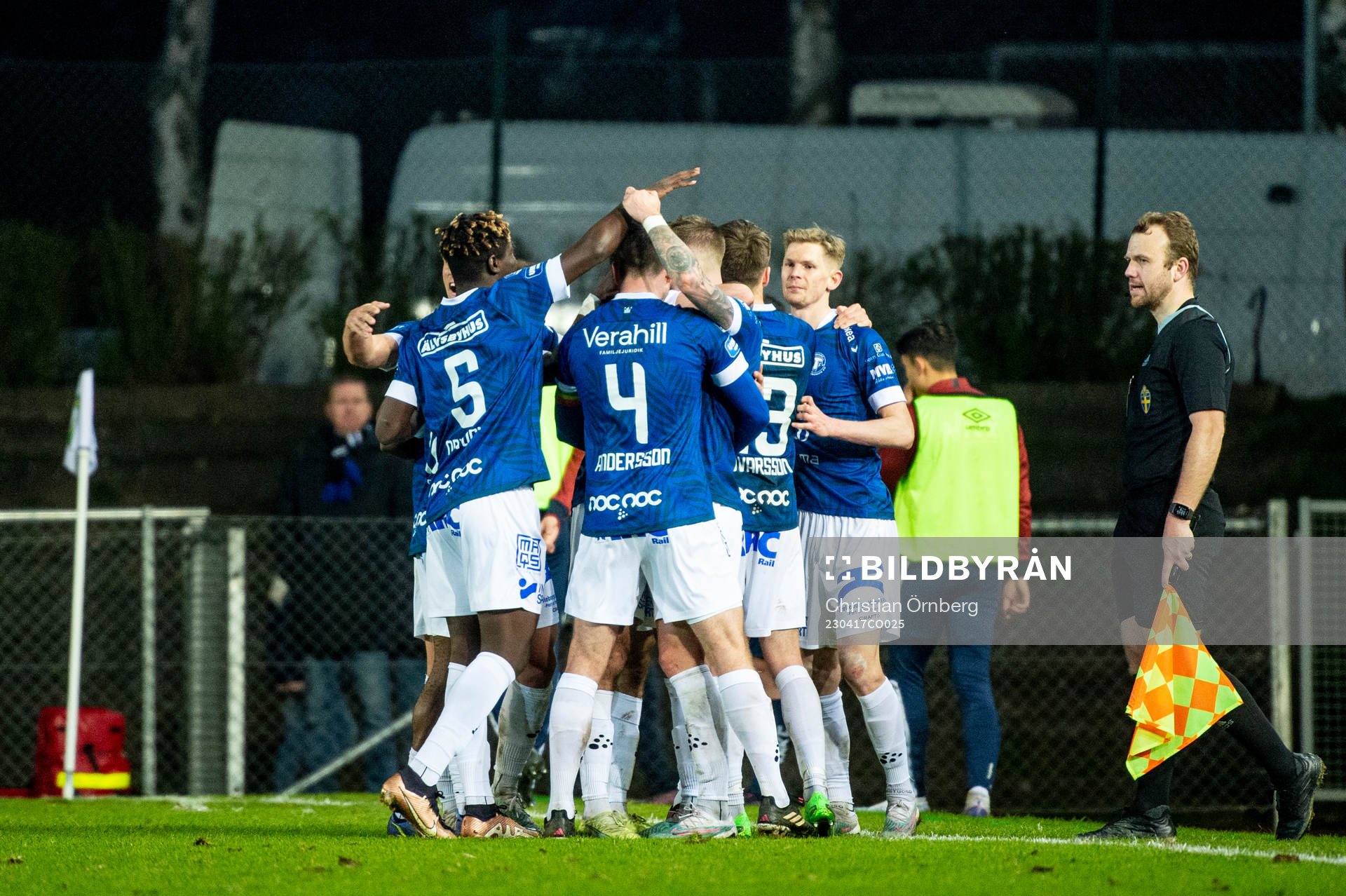 Trelleborgs Filip Bohman jublar med lagkamraterna
