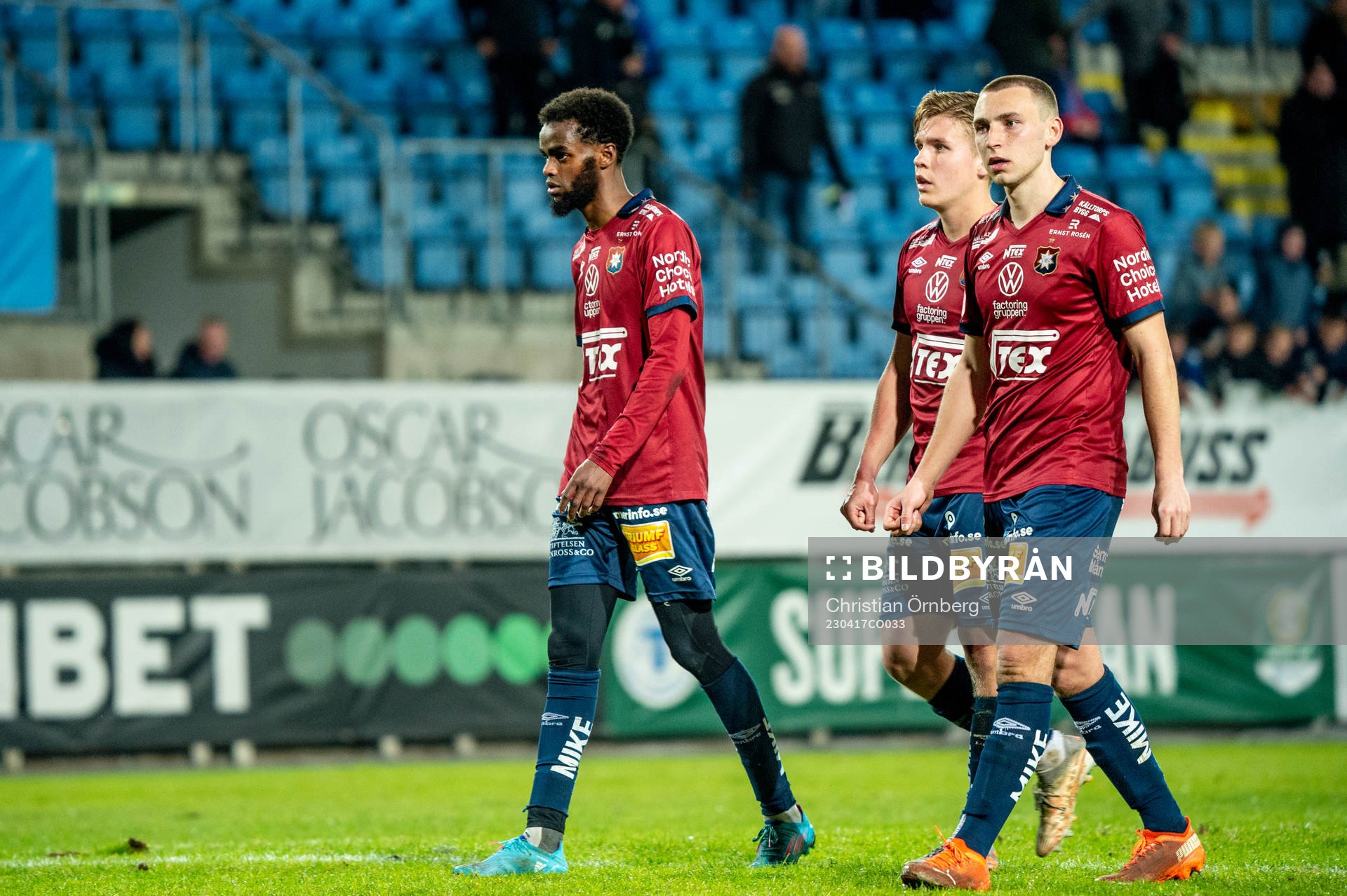 Örgrytes Mubaarak Nuh deppar med lagkamraterna