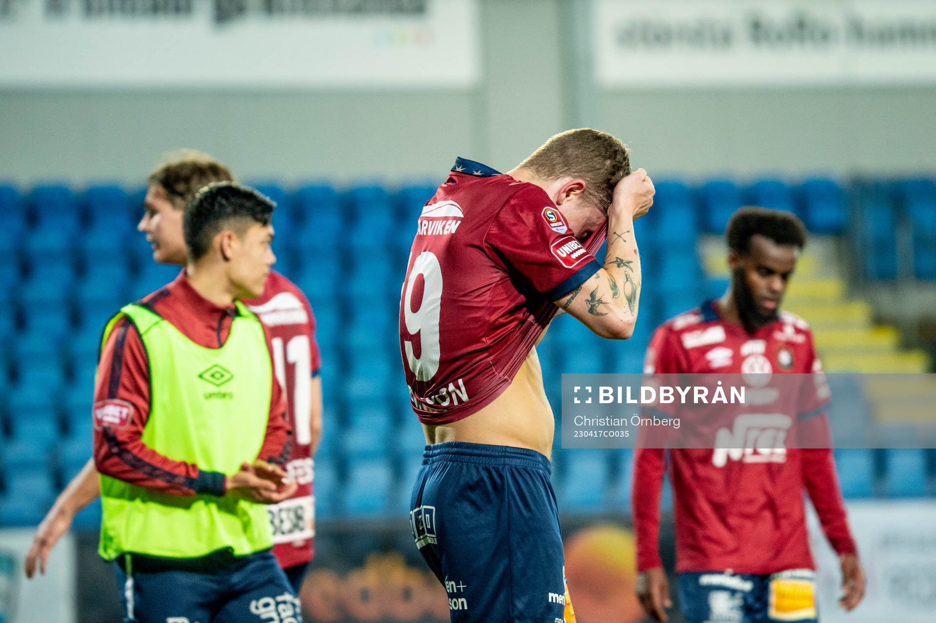 Örgrytes Anton Andreasson deppar med lagkamraterna