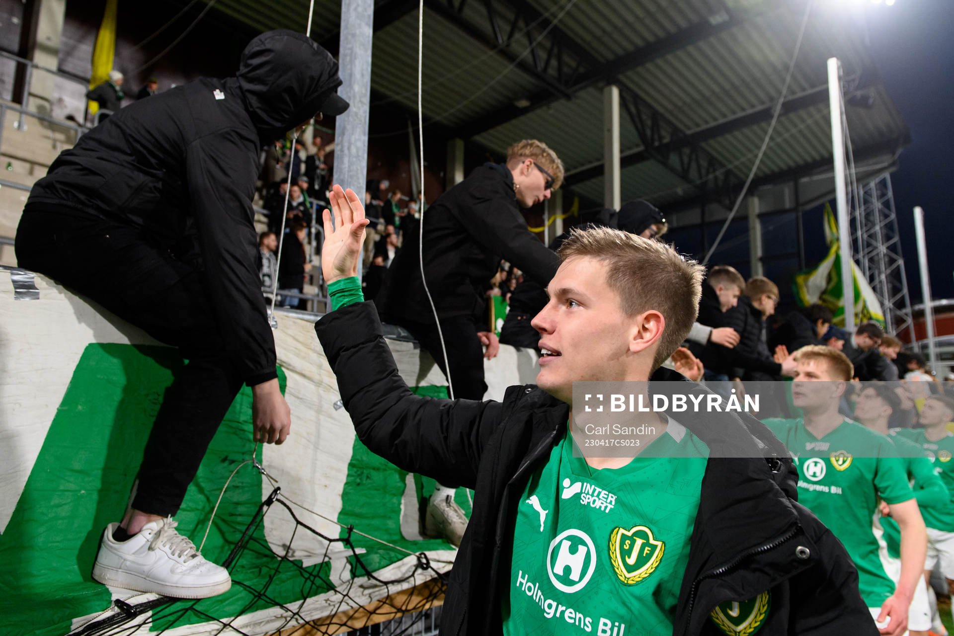 Jönköpings Södras Taylor Silverholt jublar med publiken