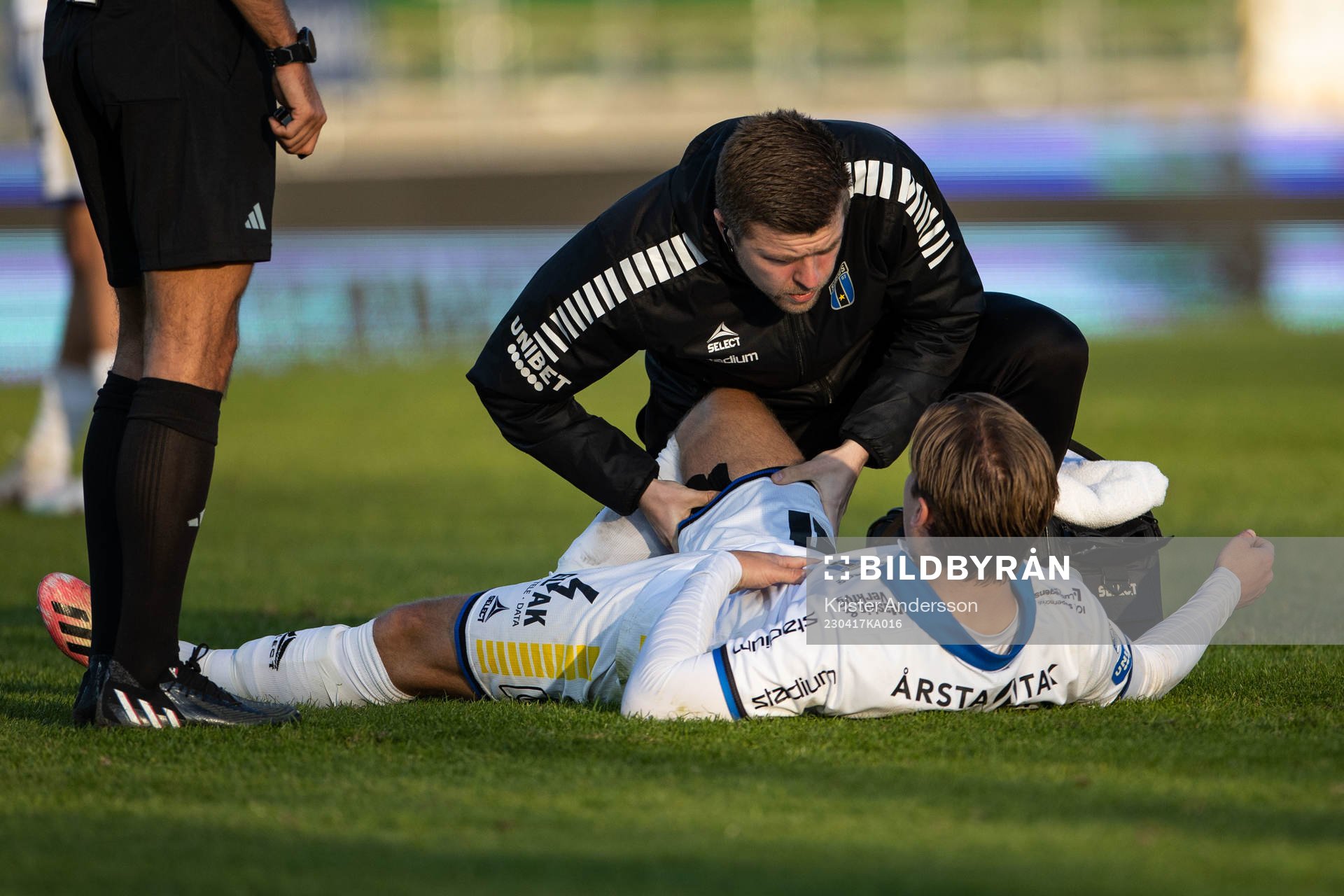 Sirius Daniel Stensson har ont och får vård