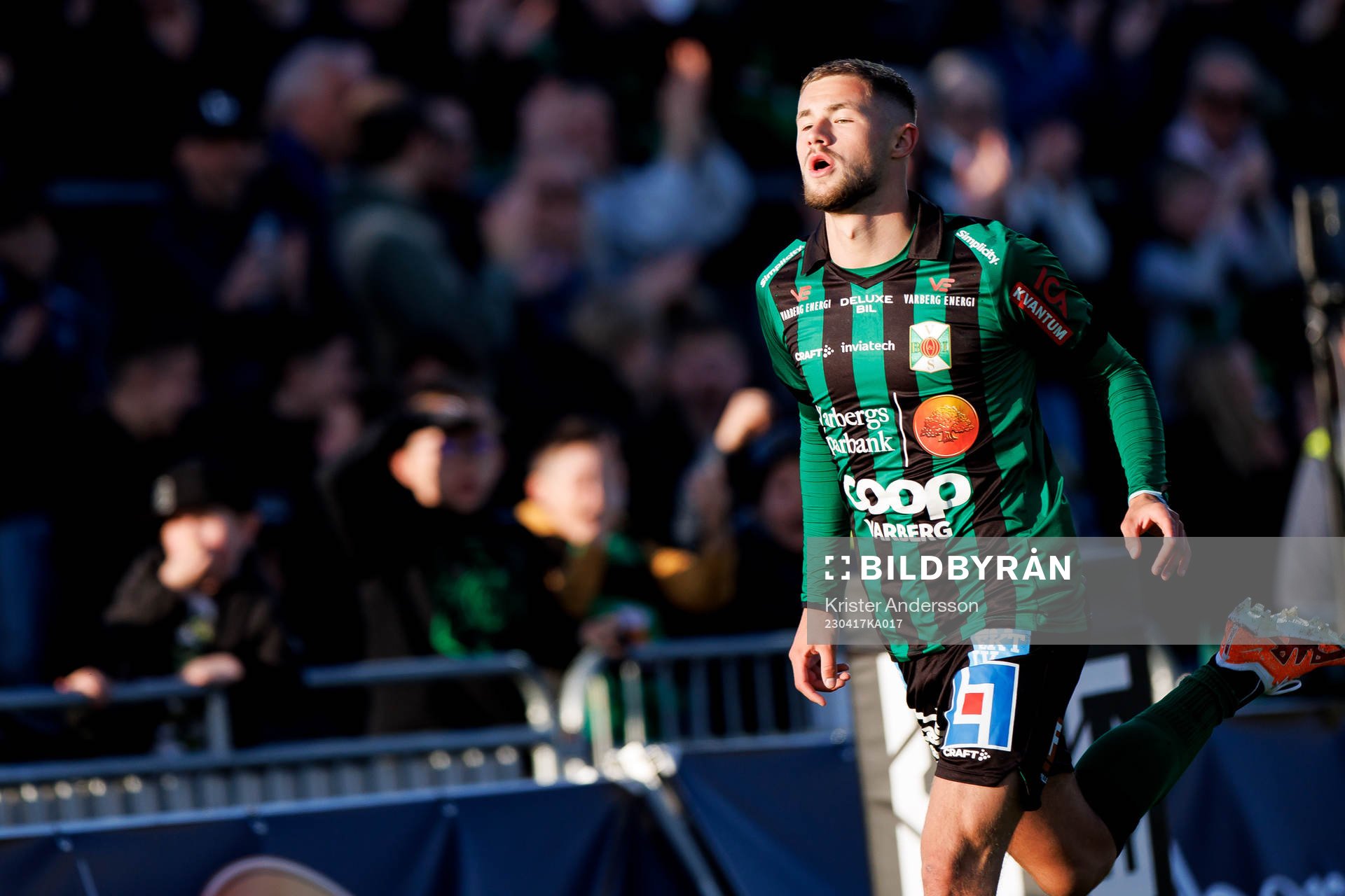 Varbergs Oliver Alfonsi jublar efter 1-0 under fotbollsmatchen i Allsvenskan mellan Varberg och Sirius den 17 april 2023 i Varberg. 