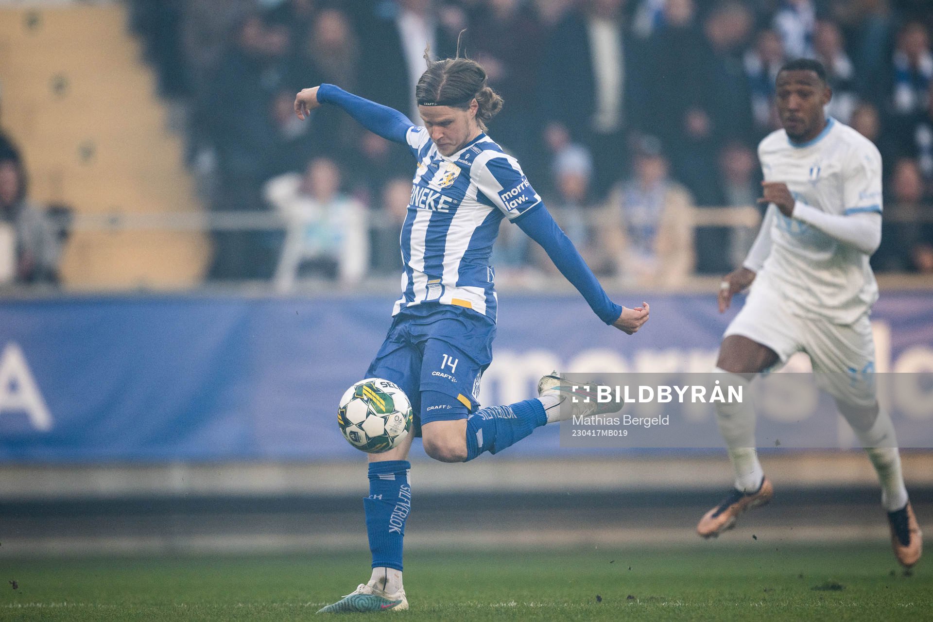 IFK Göteborgs Gustaf Norlin och Malmö FFs Derek Cornelius