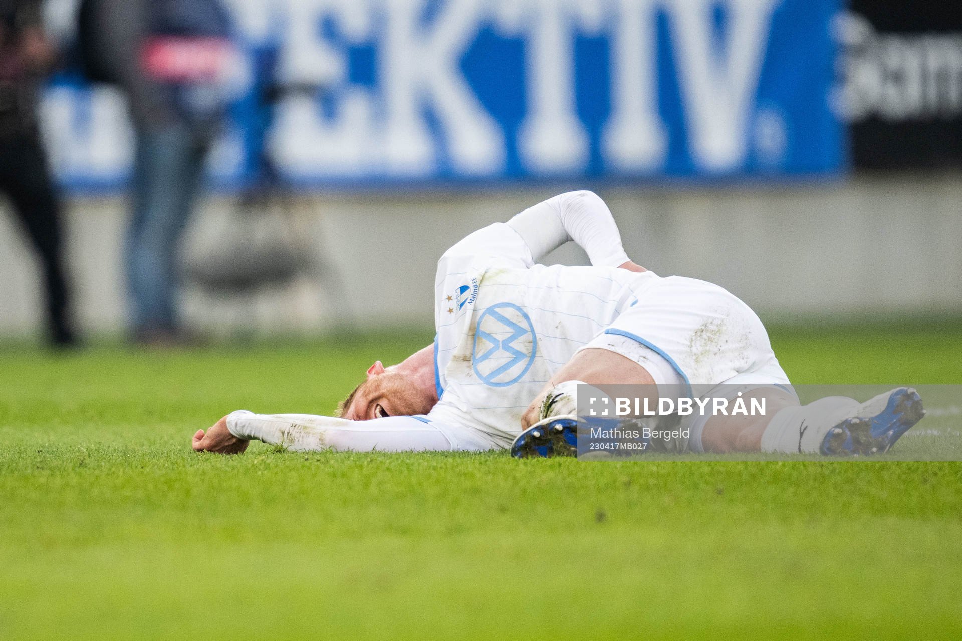Malmö FFs Anders Christiansen har ont under fotbollsmatchen i Allsvenskan mellan IFK Göteborg och Malmö FF den 17 april 2023 i Göteborg.