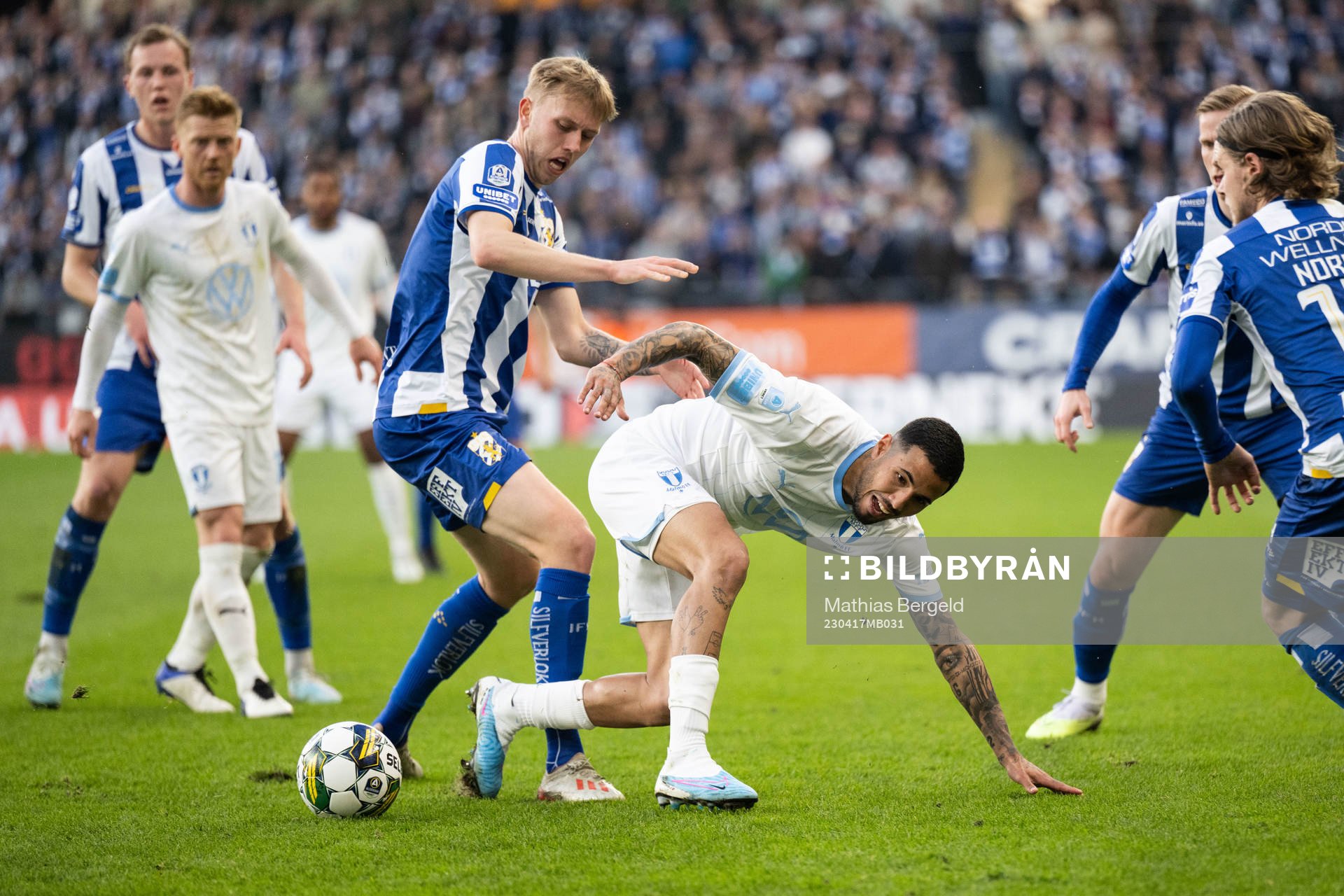 IFK Göteborgs Elias Hagen och Malmö FFs Sergio Pena