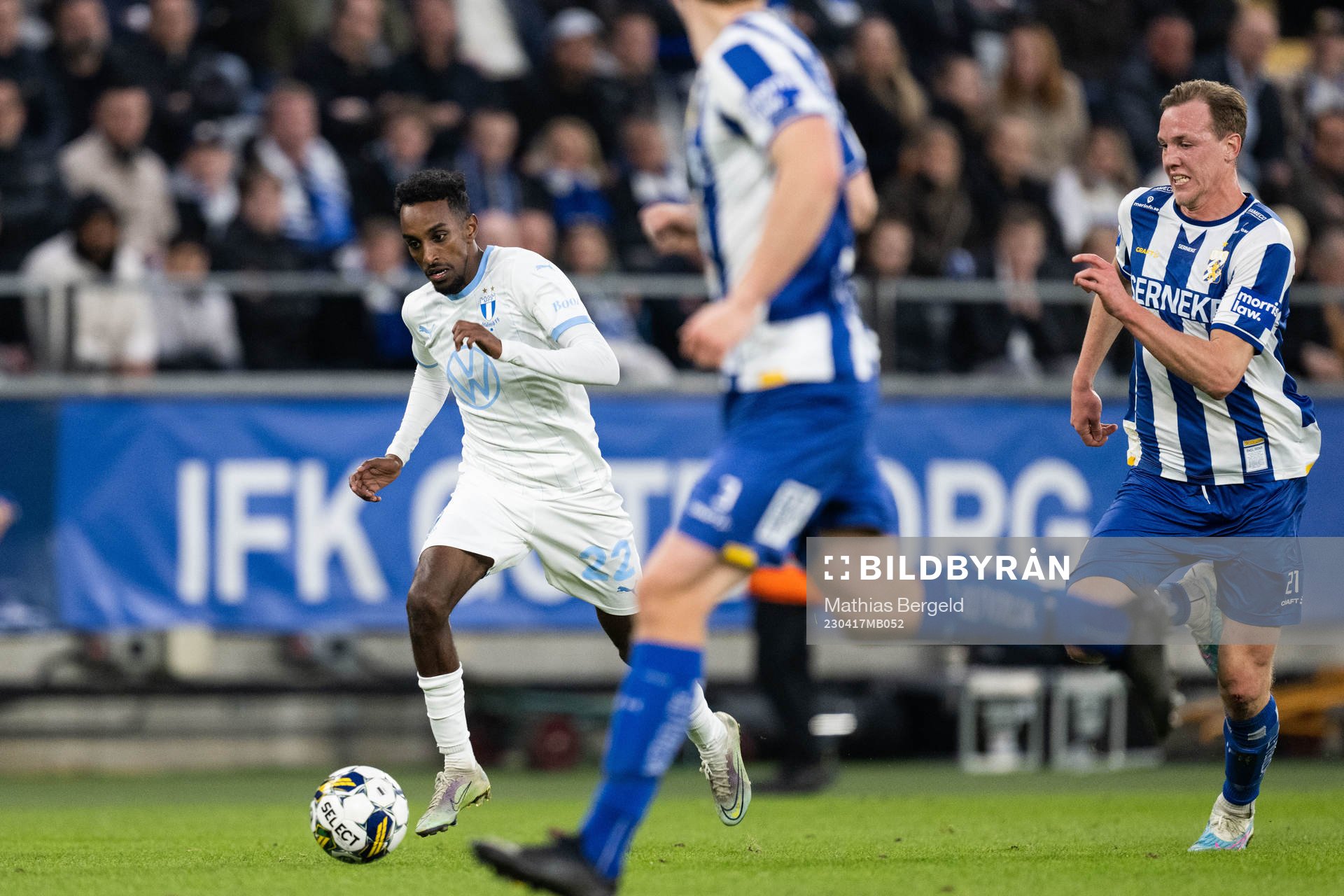 Malmö FFs Taha Ali och IFK Göteborgs Adam Carlén