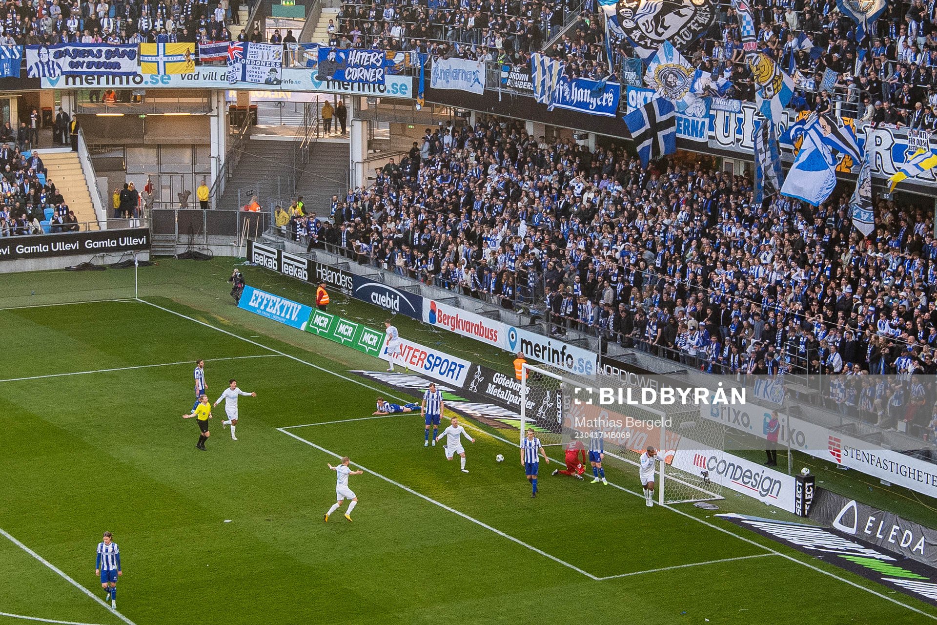 Malmö FFs Isaac Kiese Thelin jublar med lagkamrater