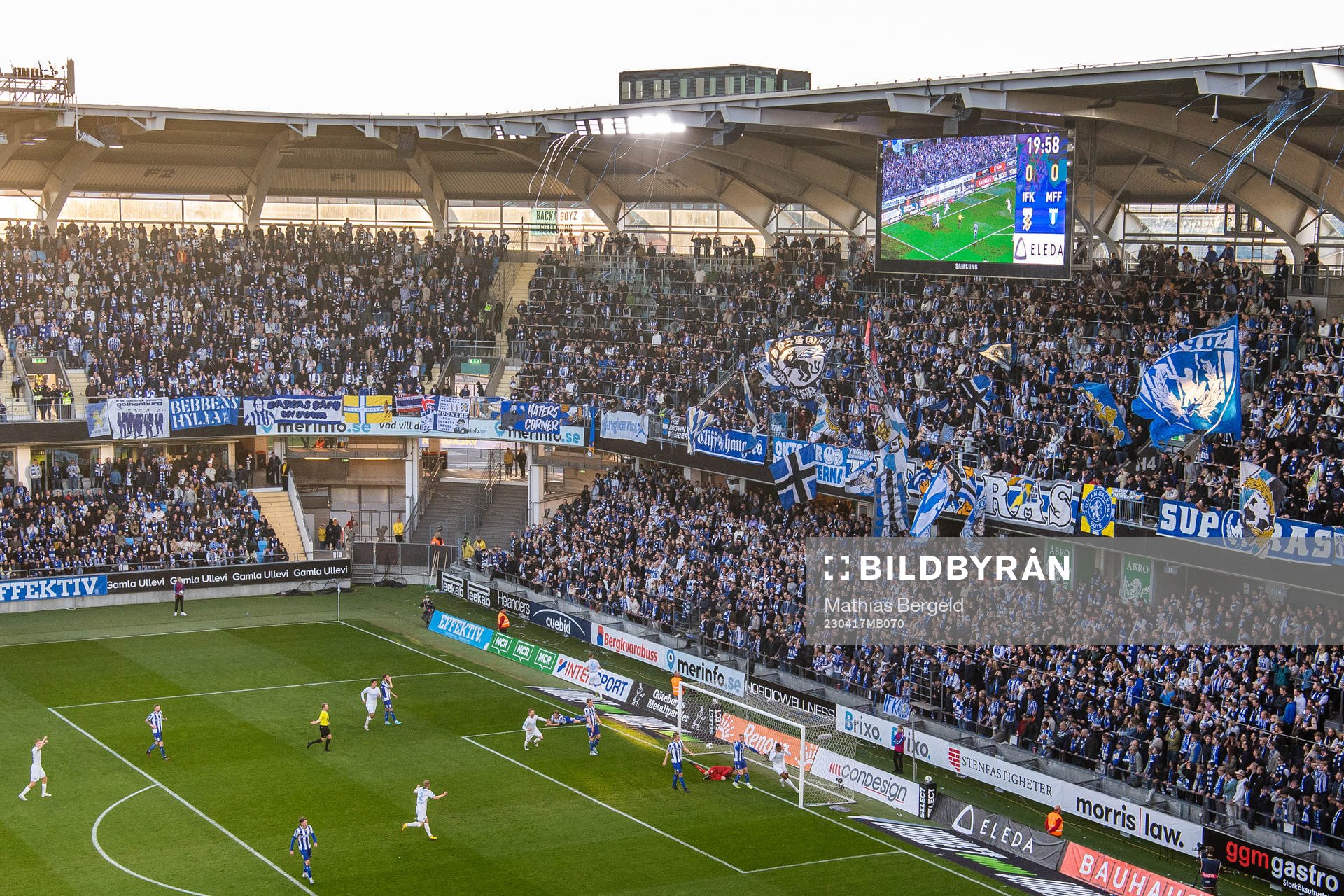 Malmö FFs Isaac Kiese Thelin jublar med lagkamrater