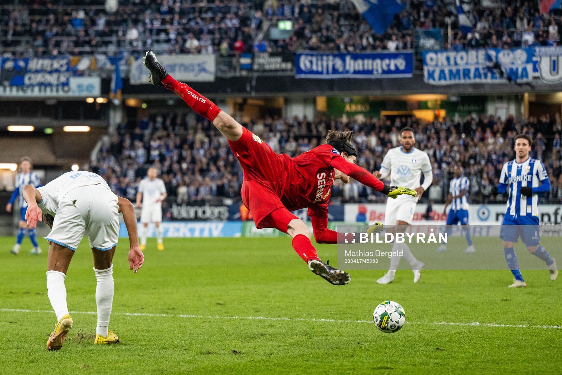 Malmö FFs Joseph Ceesay och IFK Göteborgs målvakt Adam