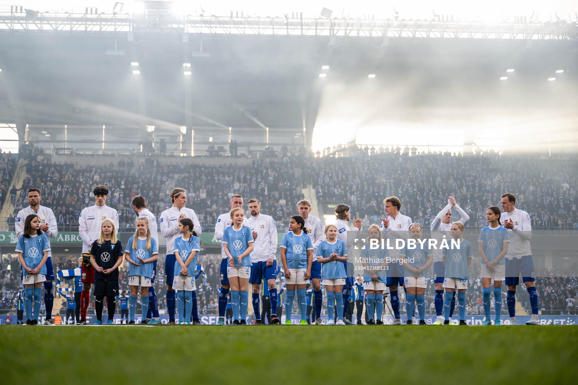 IFK Göteborgs spelare vid line-up inför fotbollsmatchen i Allsvenskan mellan IFK Göteborg och Malmö FF den 17 april 2023 i Göteborg.