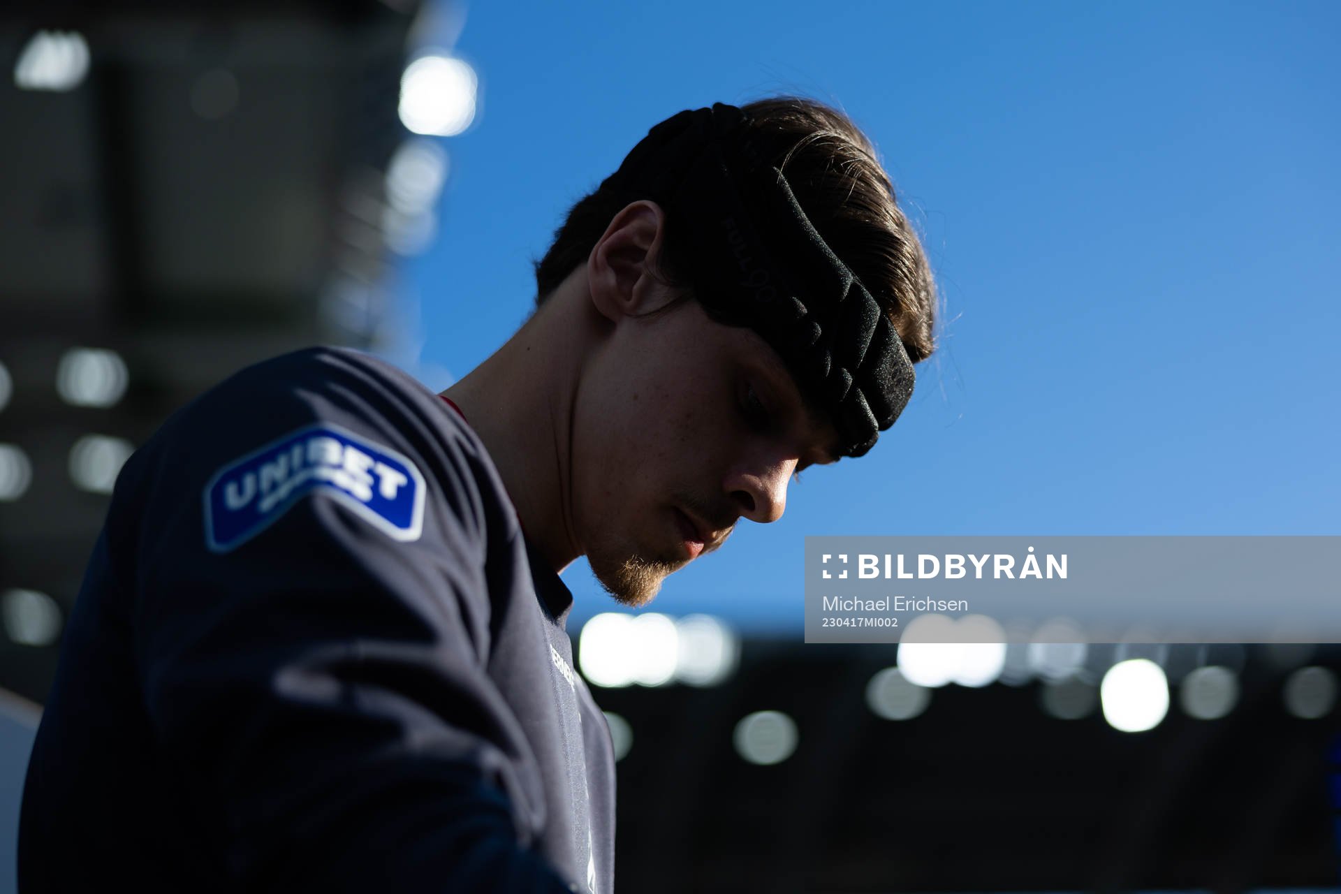 IFK Göteborgs målvakt Adam Benediktsson på väg ut för