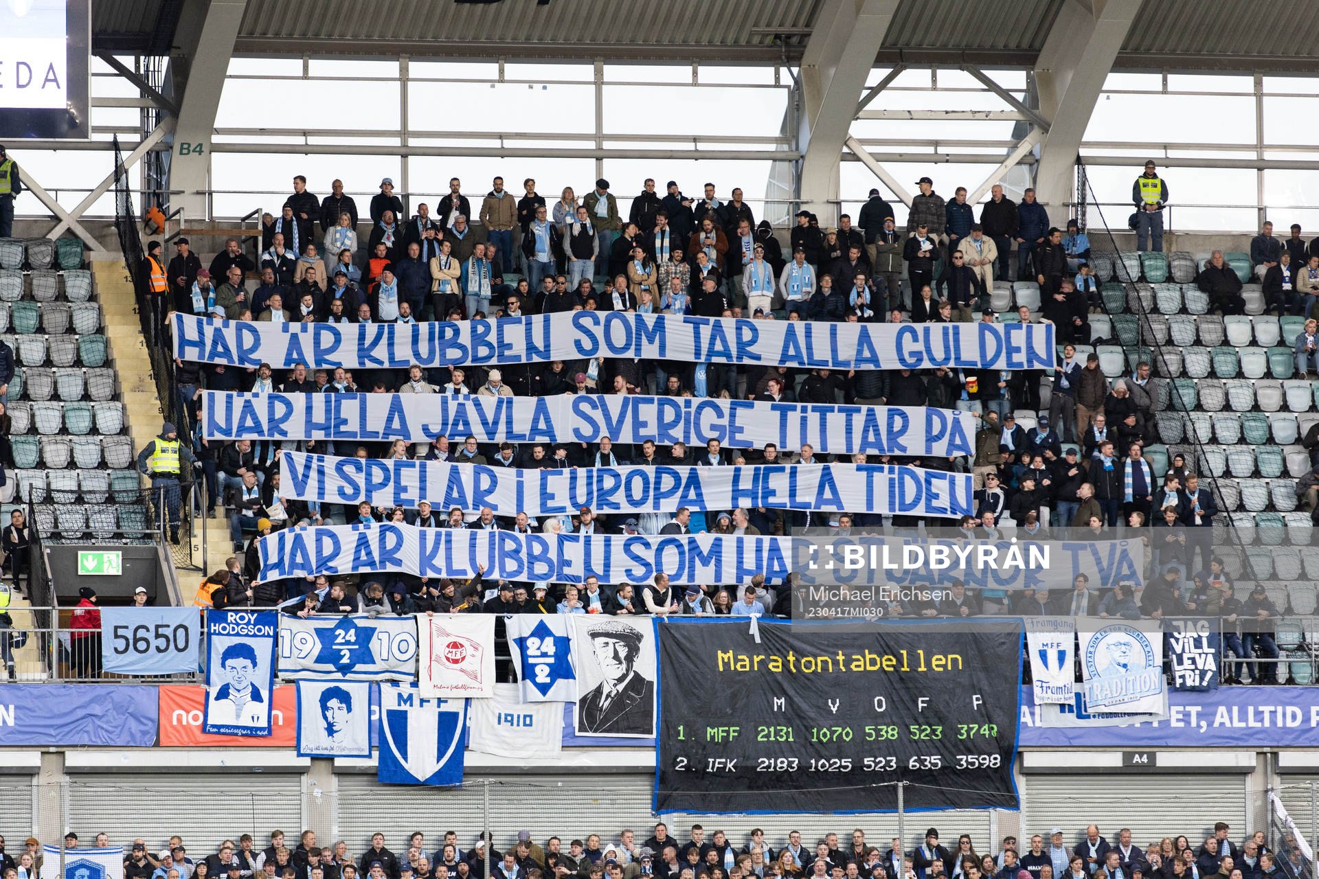 Malmö FFs supportrar med banderoller