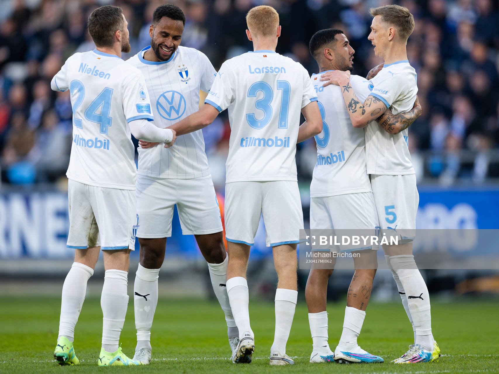 Malmö FFs Isaac Kiese Thelin jublar med lagkamrater