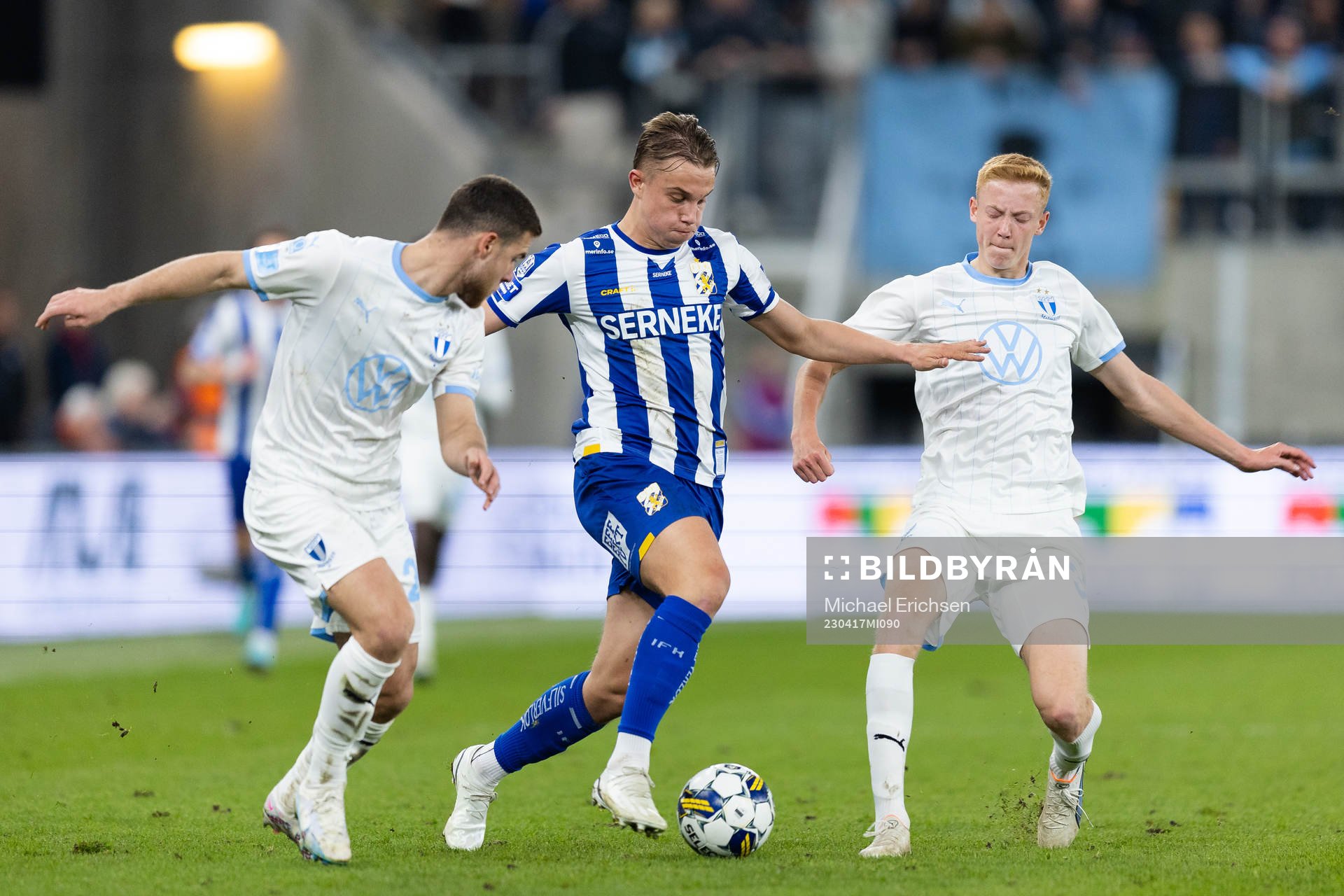 Malmö FFs Gabriel Busanello och Hugo Larsson mot IFK