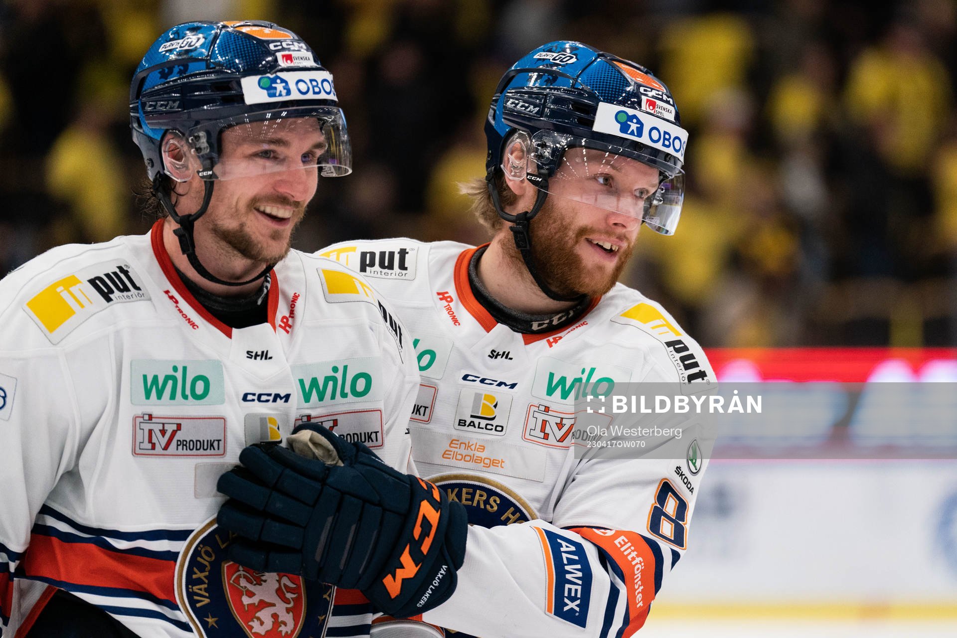 Växjös Keegan Lowe och Ludvig Claesson jublar