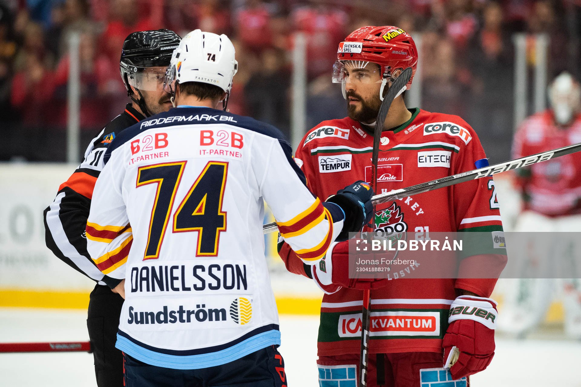 Djurgårdens Nicklas Danielsson och Modos Marcus Vela