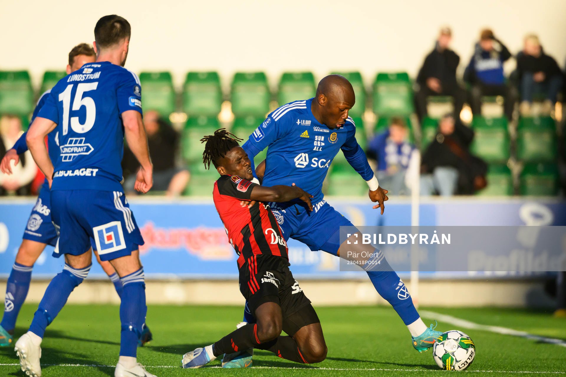 Östersunds Yannick Armel Assiedou Adjoumani och GIF