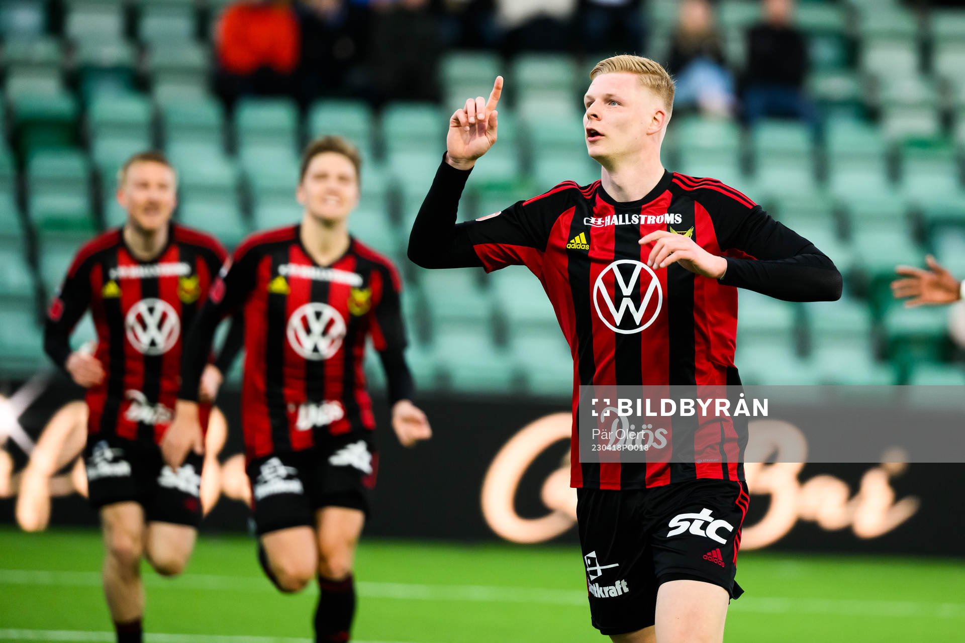 Östersunds Malcolm Stolt jublar