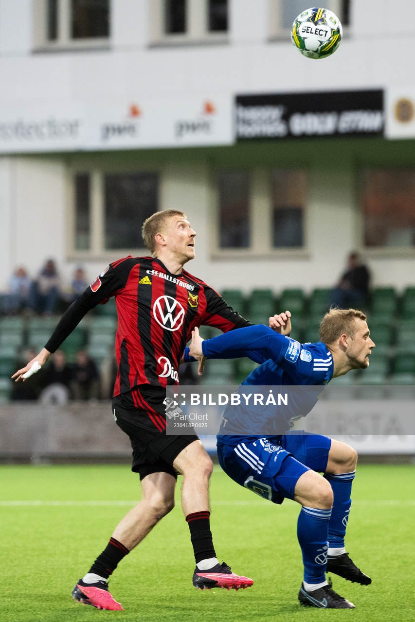 Östersunds Simon Kroon och GIF Sundsvalls Erik Andersson