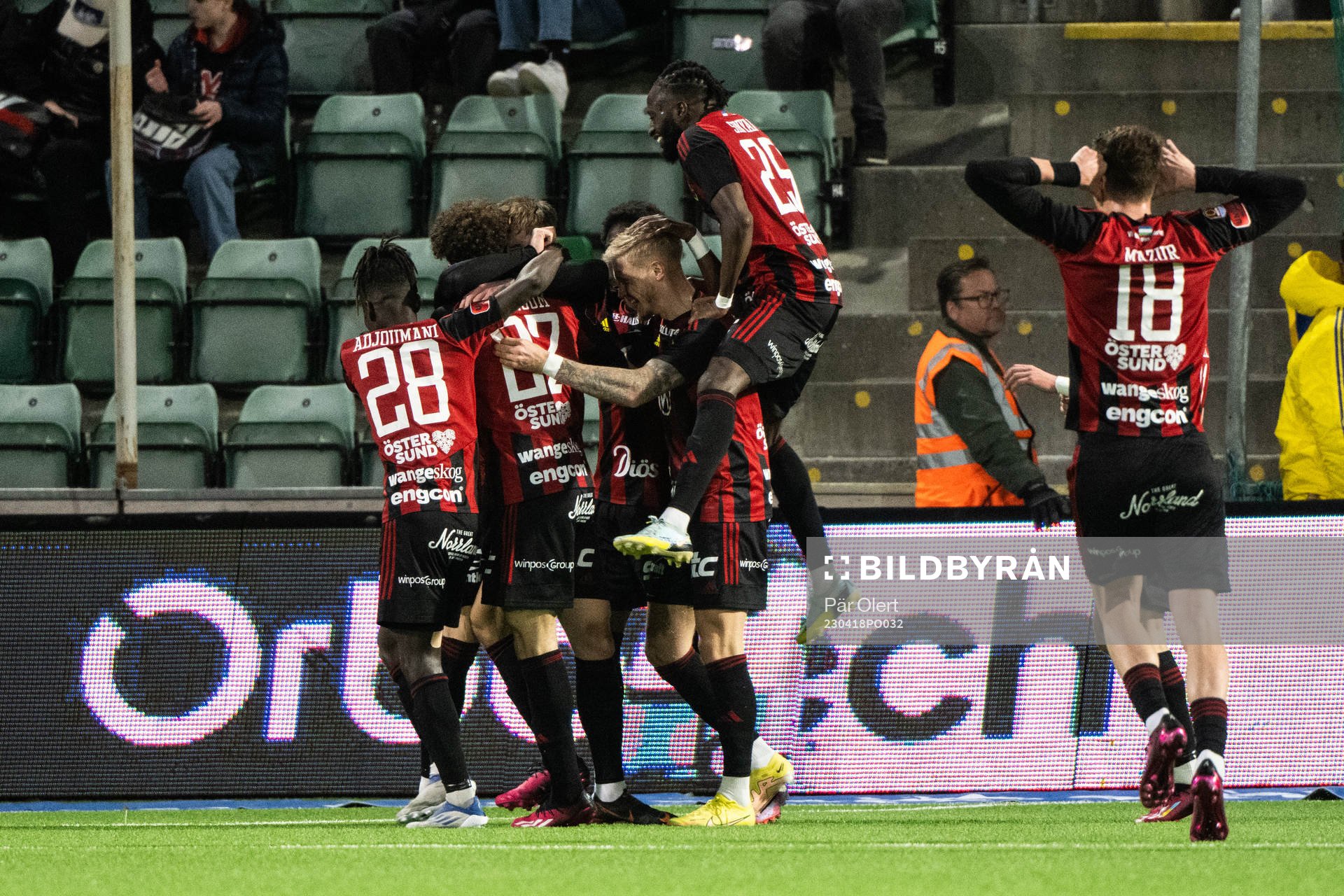 Östersunds Sebastian Karlsson Grach jublar