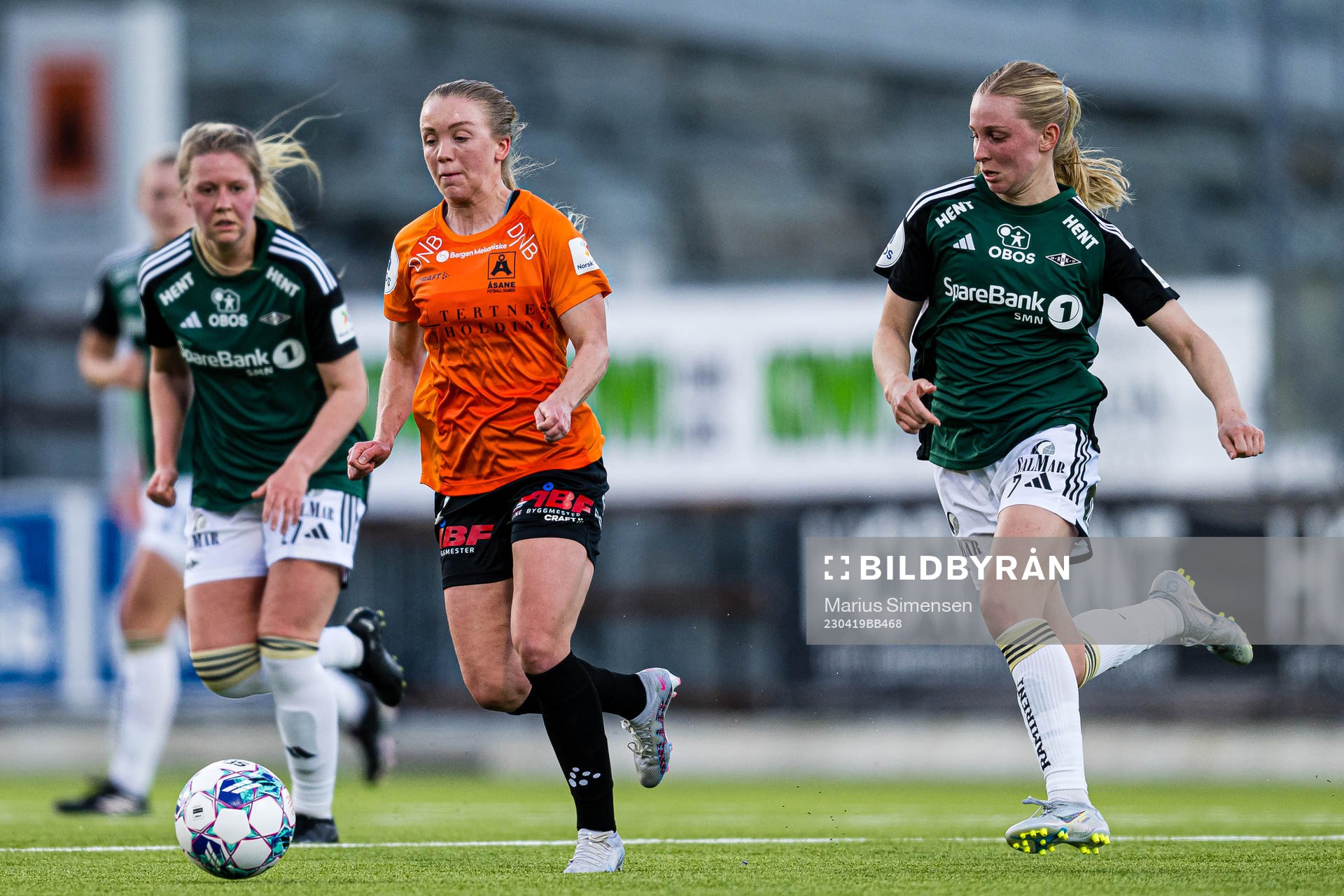 Andrine Mo of Åsane and Emilie Marie Joramo of Rosenborg
