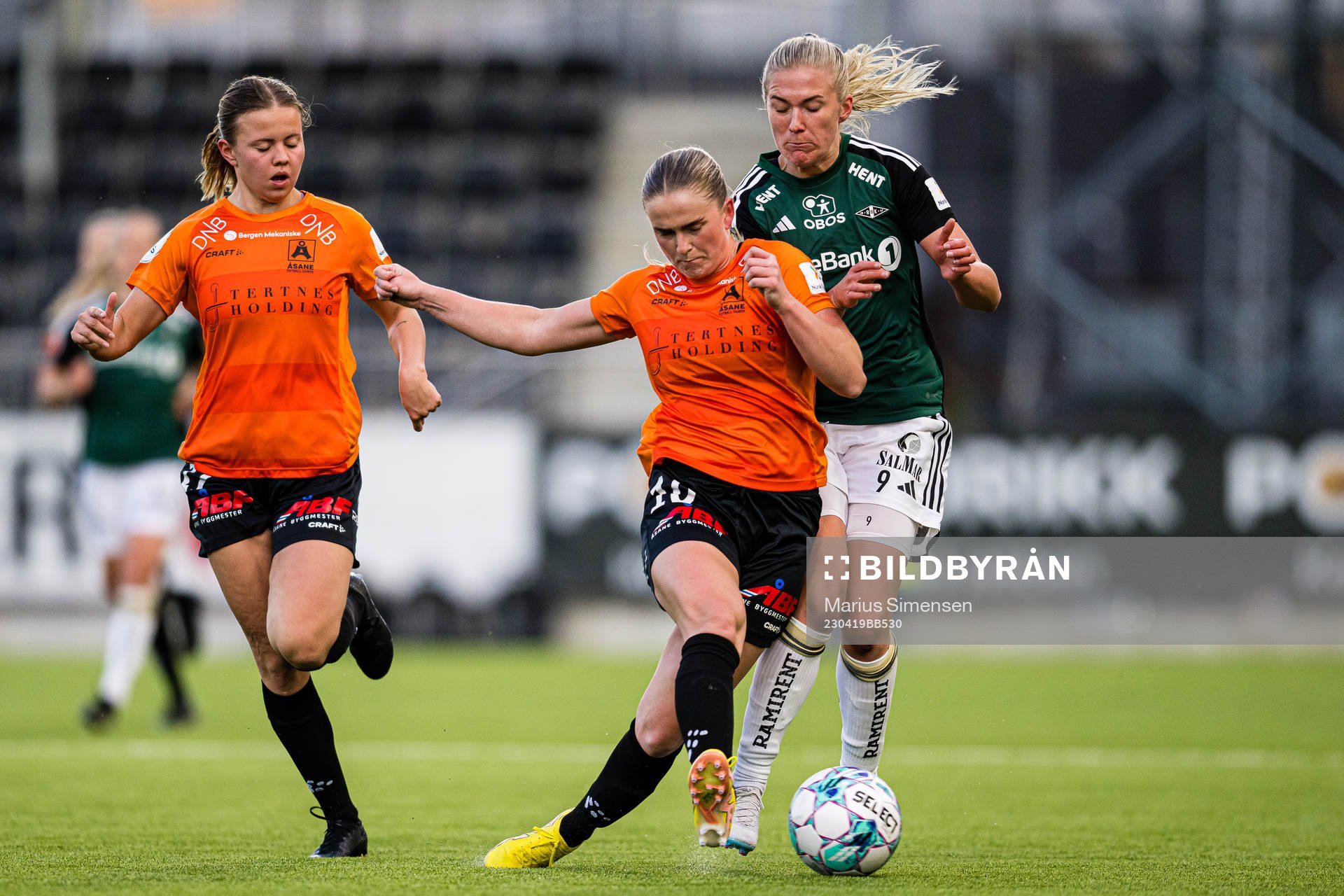 Ida Skaar Kroken of Åsane and Maria Olsvik of Rosenborg