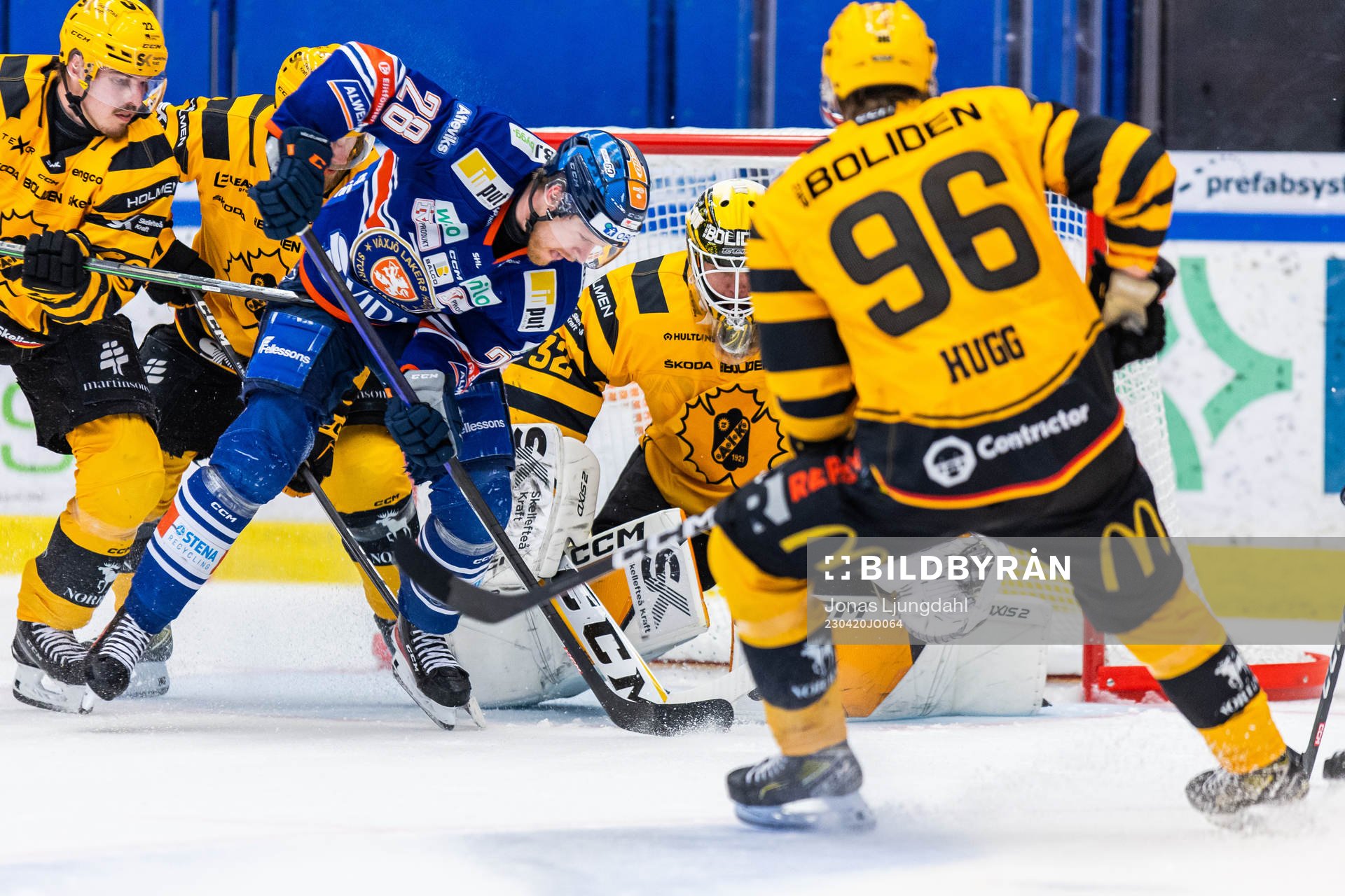 Växjös Hugo Gustafsson oroar framför Skellefteås