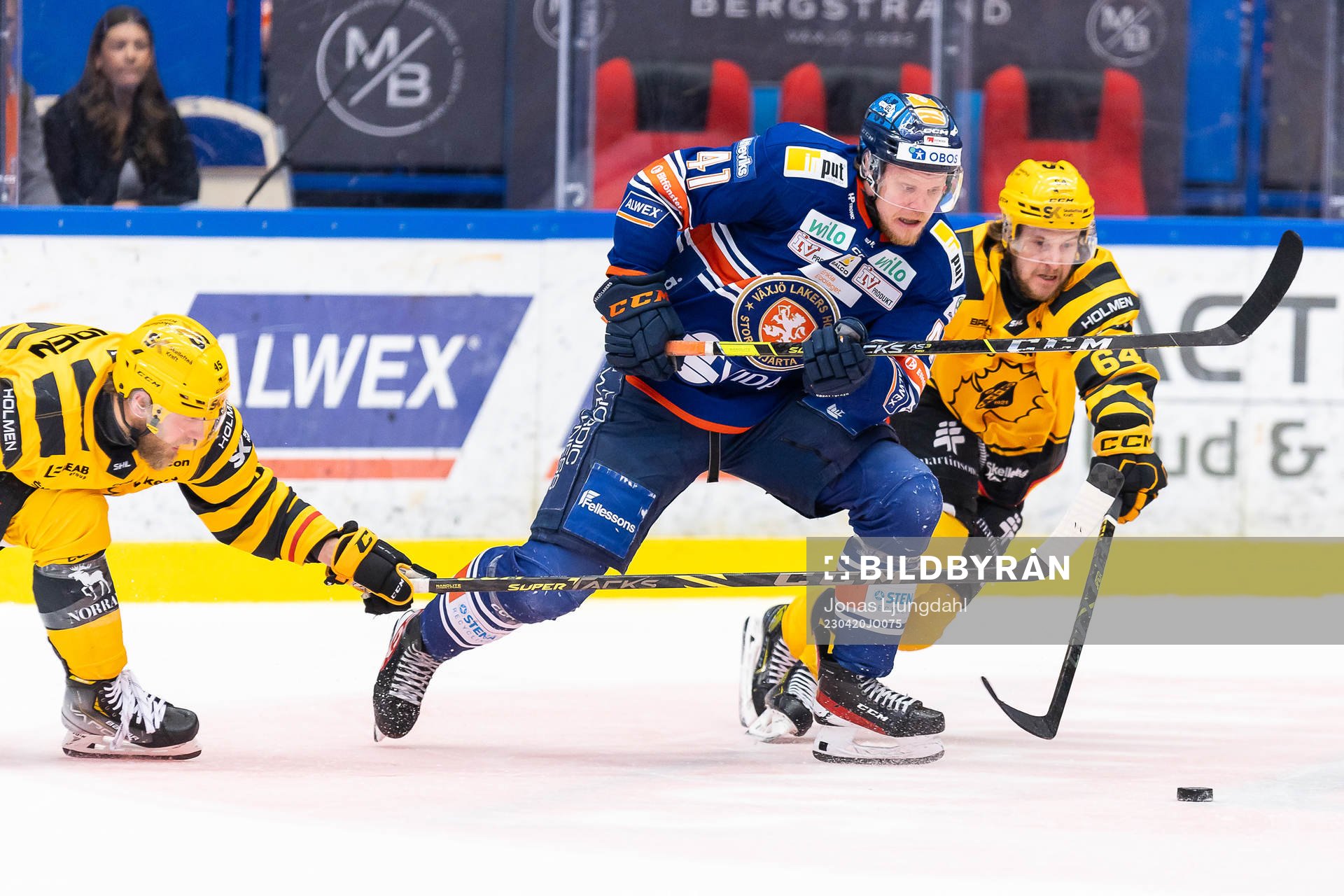 Växjös Ludvig Nilsson mellan Skellefteås Oscar Möller