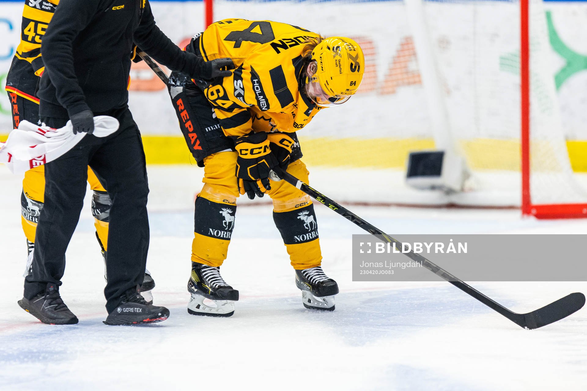 ≤s<Jonathan Pudas har ont