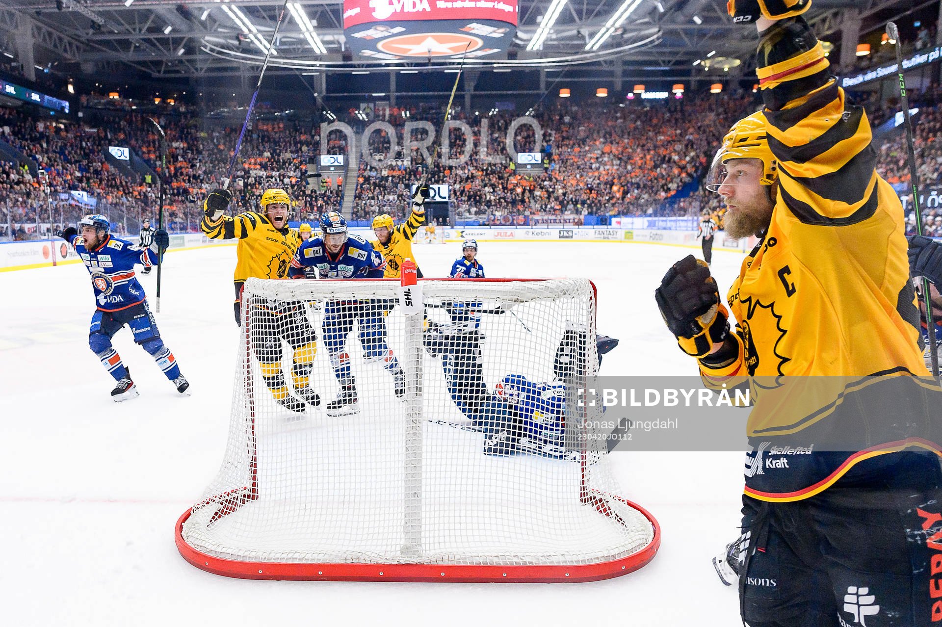 Skellefteås Rickard Hugg och Oscar Möller jublar