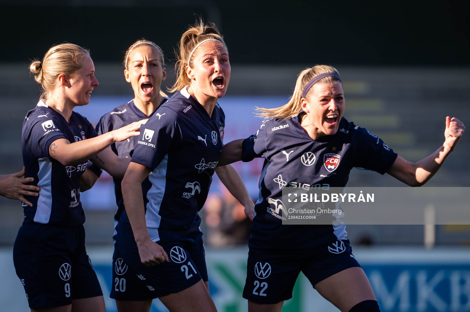 FC Rosengårds Karin Lundin jublar med Emilia Larsson, Mia