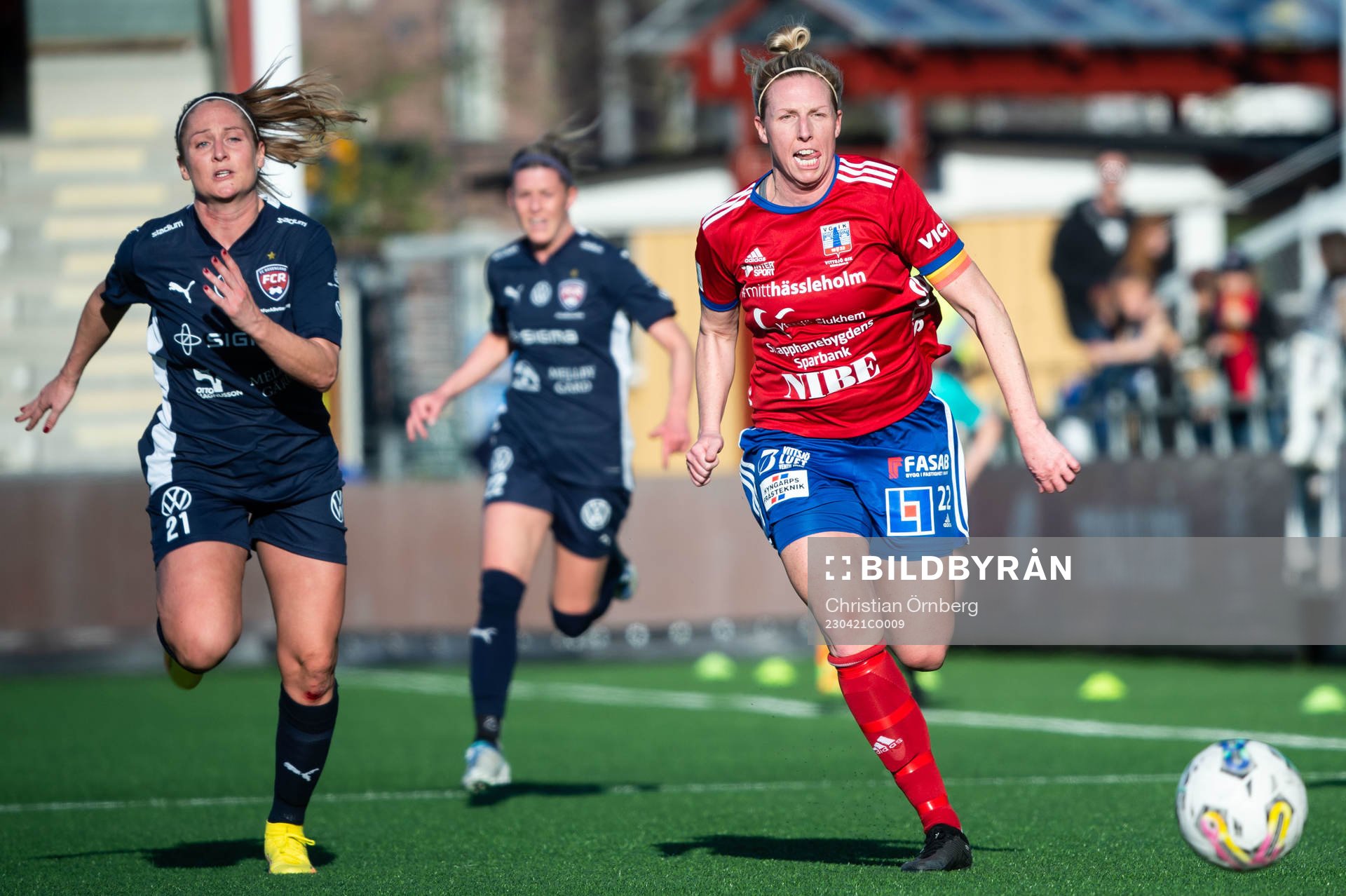 FC Rosengårds Karin Lundin och Vittsjös Sandra Adolfsson