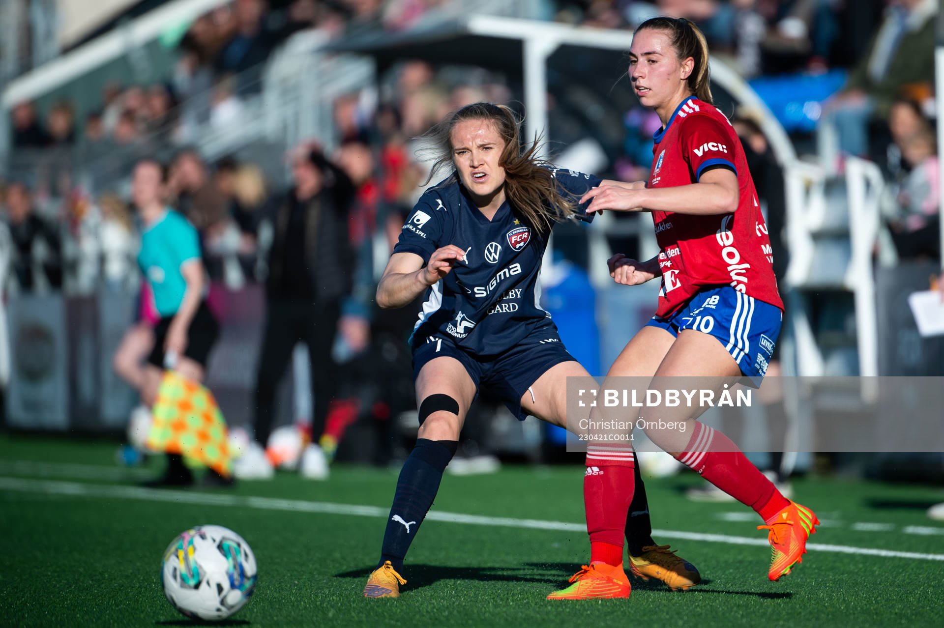 FC Rosengårds Fiona Brown och Vittsjös Sarah Stratigakis