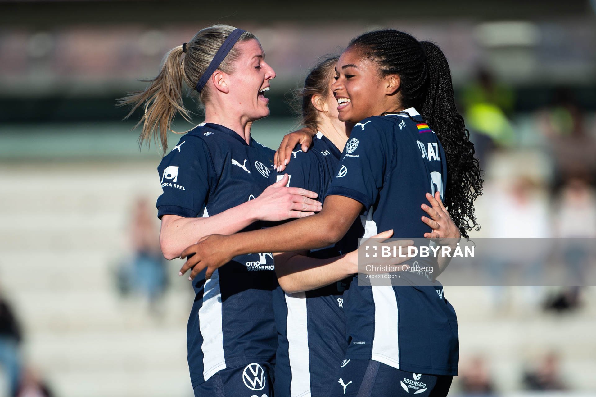 FC Rosengårds Fiona Brown jublar med Olivia Schough och