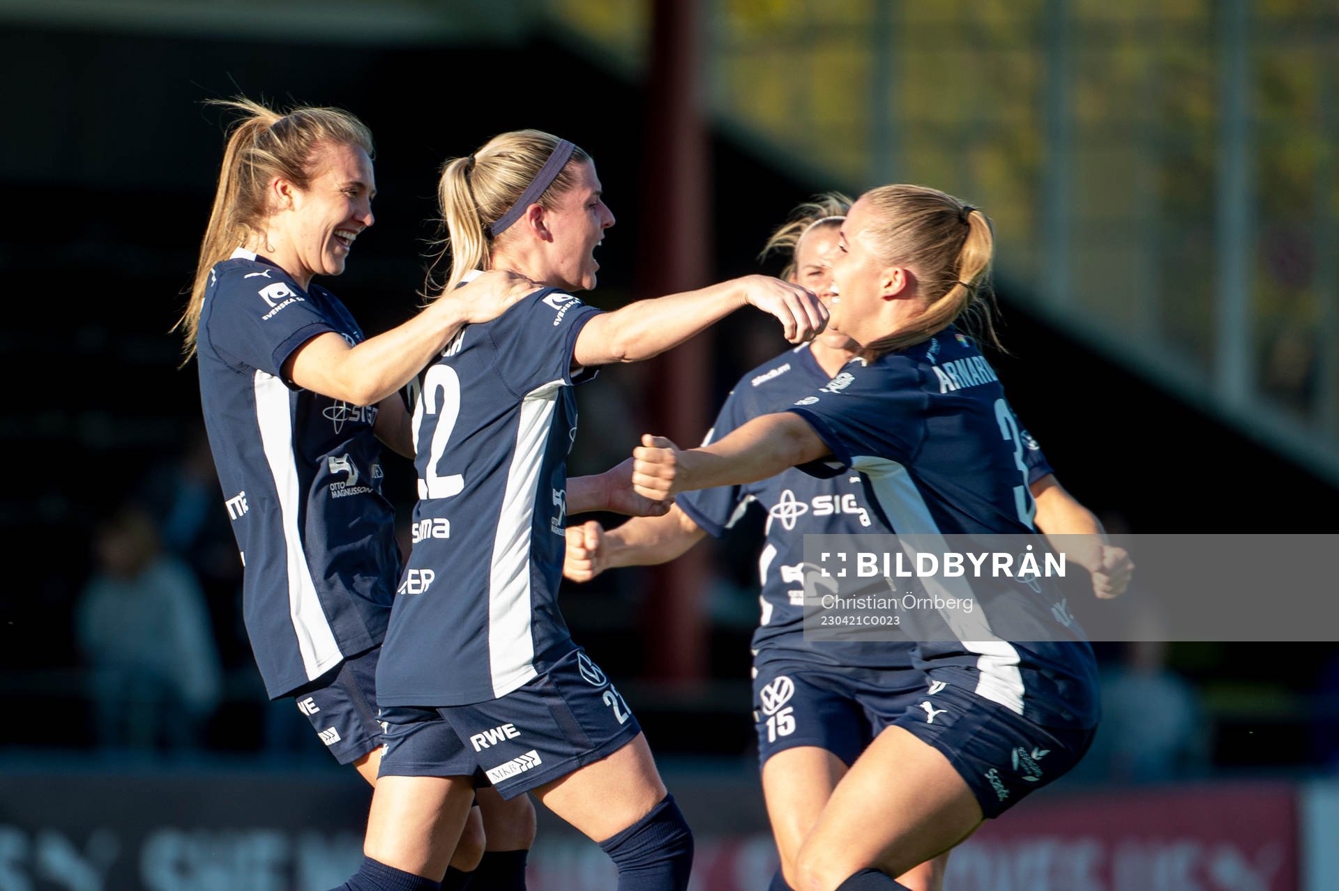 FC Rosengårds Olivia Schough jublar med lagkamraterna