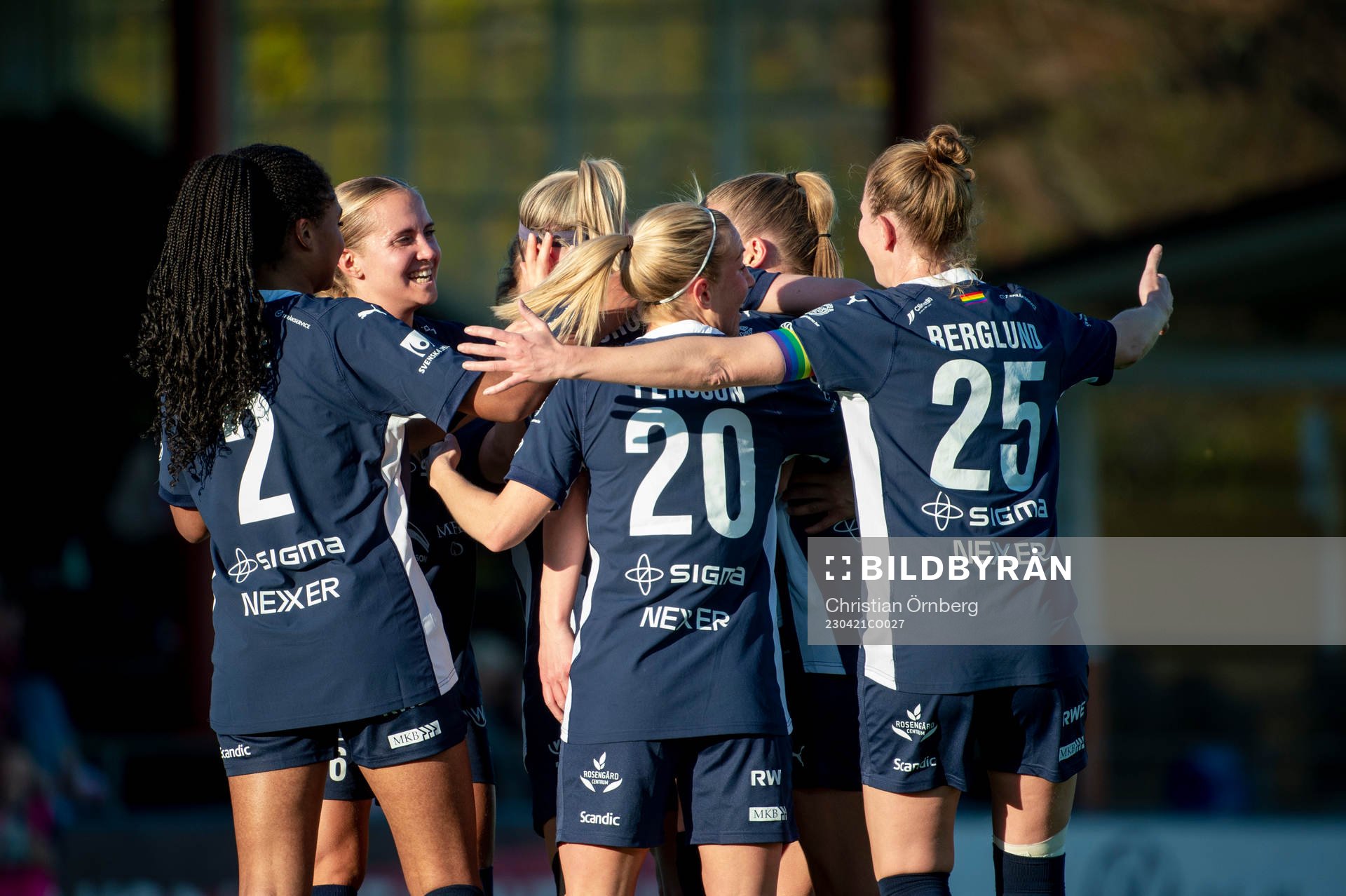 FC Rosengårds Olivia Schough jublar med lagkamraterna