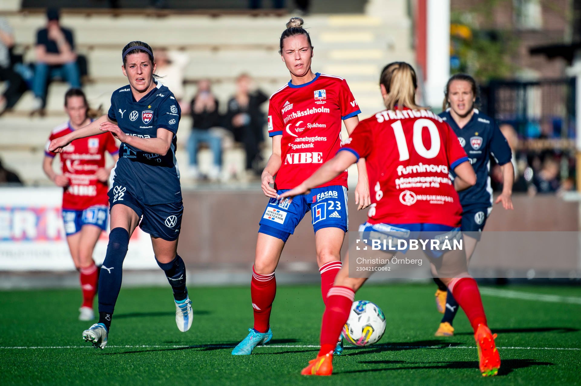 Vittsjös Kajsa Lind och Sarah Stratigakis mot FC
