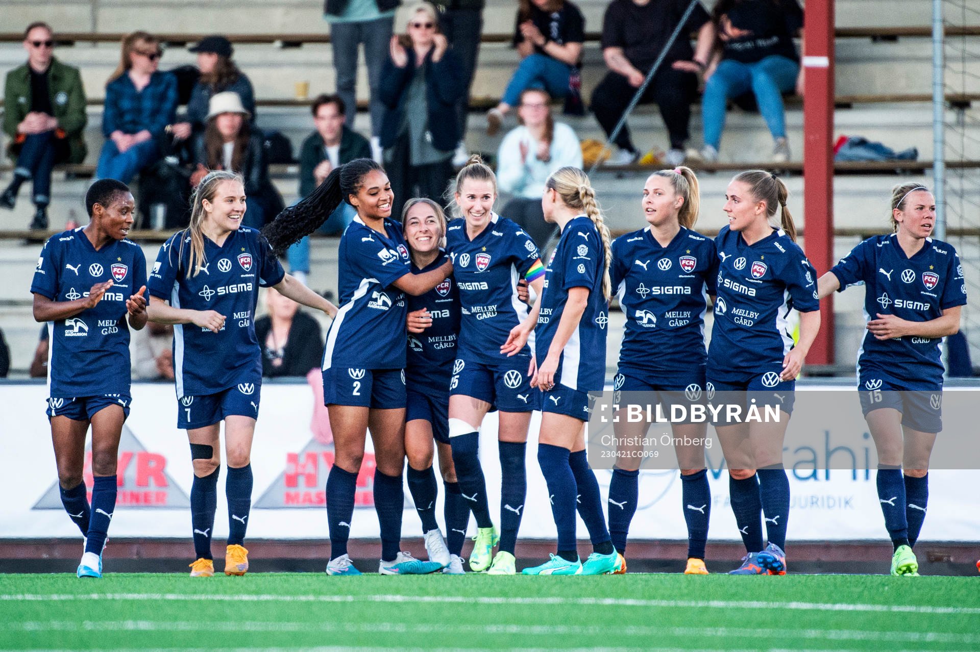 FC Rosengårds Gina Chmielinski jublar med lagkamraterna