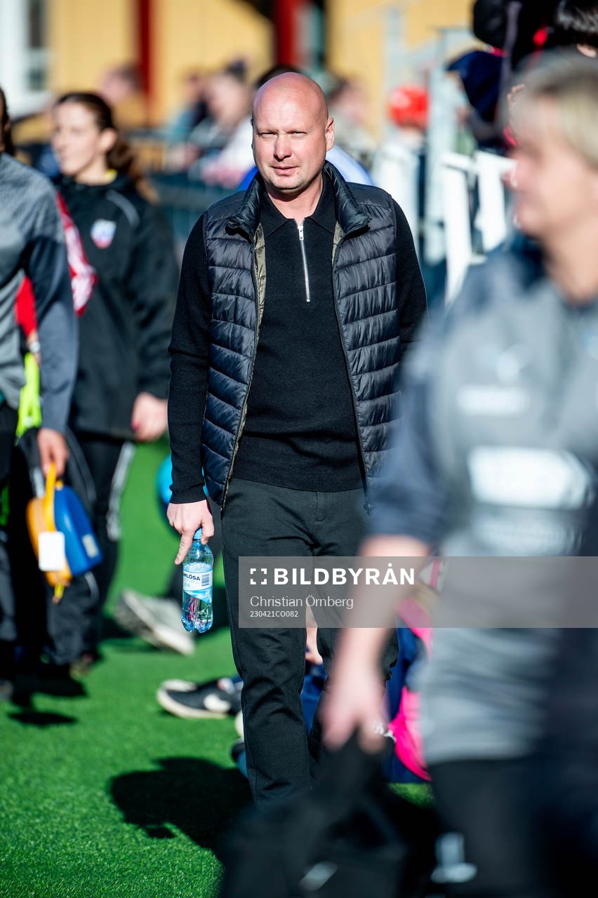FC Rosengårds tränare Joel Kjetselberg innan