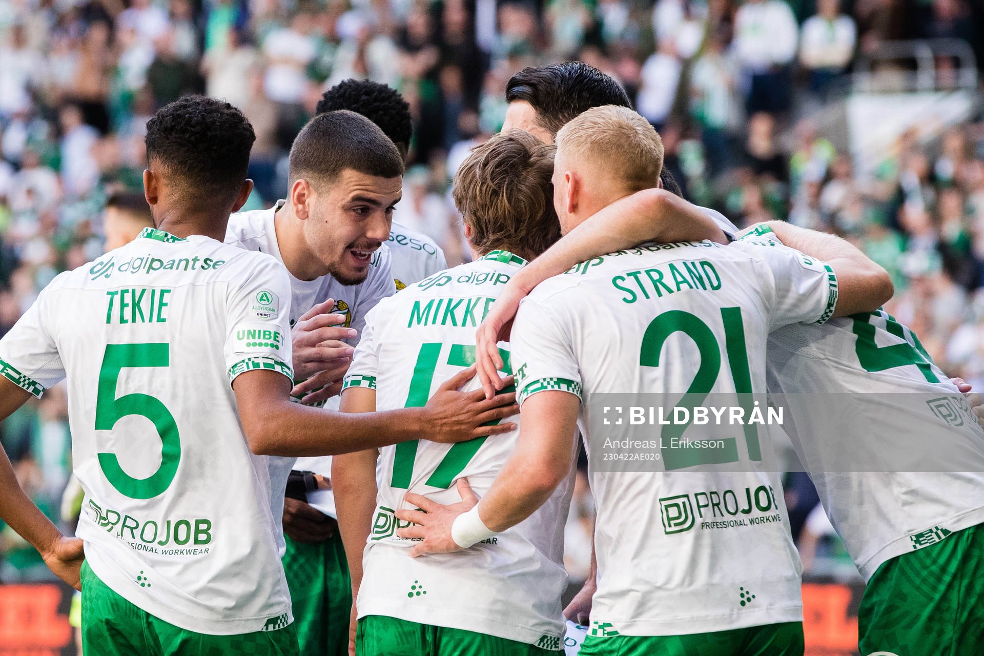 Hammarbys Edvin Kurtulus talar till sina lagkamrater